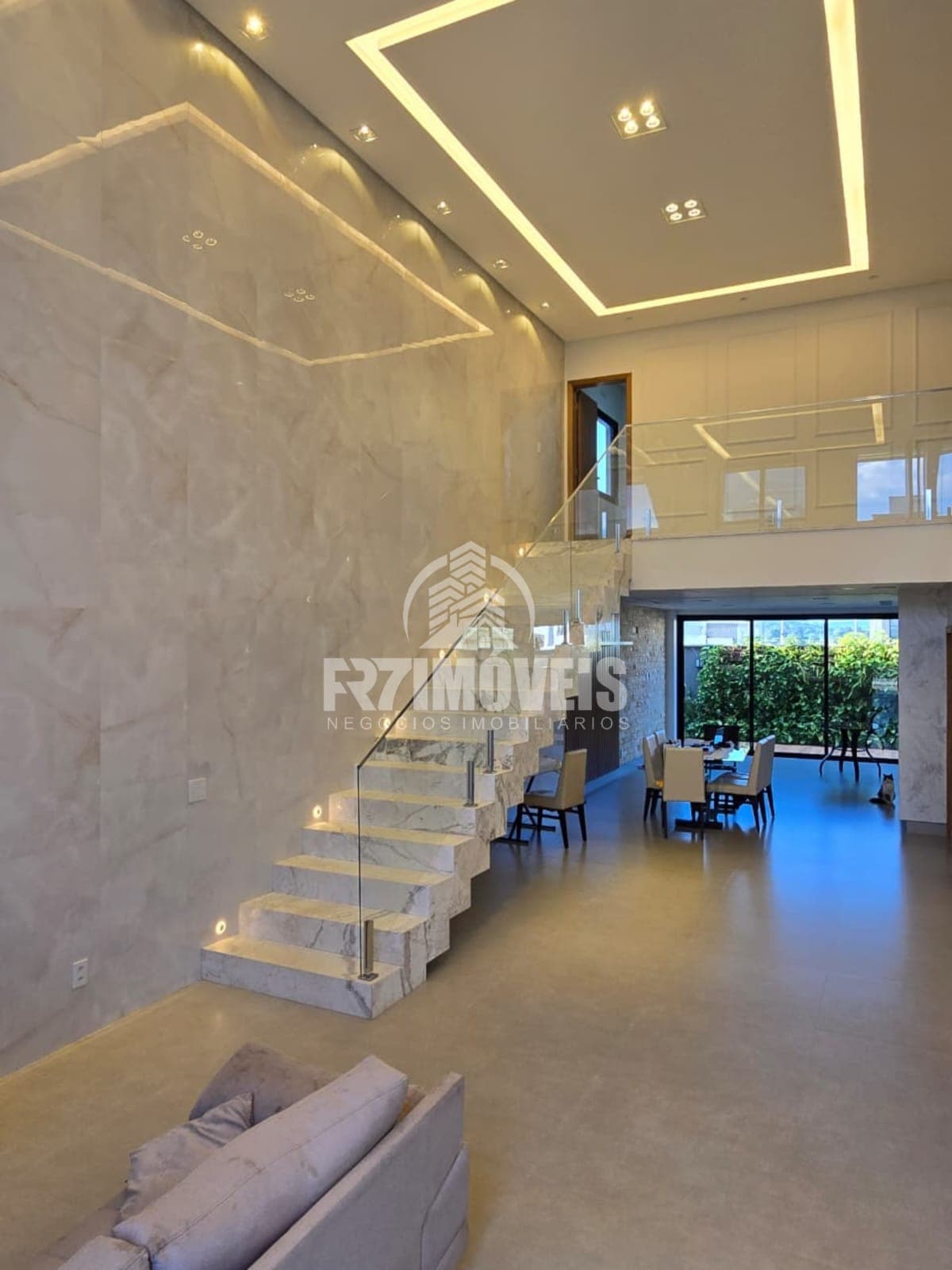 SOBRADO COM HIDROMASSAGEM NO RESIDENCIAL VILLAGIO TOSCANA - GOIÂNIA/GO
