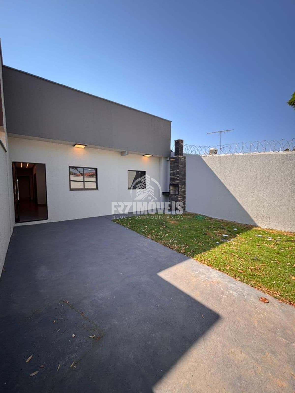 CASA AMPLA BEM LOCALIZADA NO SETOR BALNEÁRIO MEIA PONTE – GOIÂNIA/GO