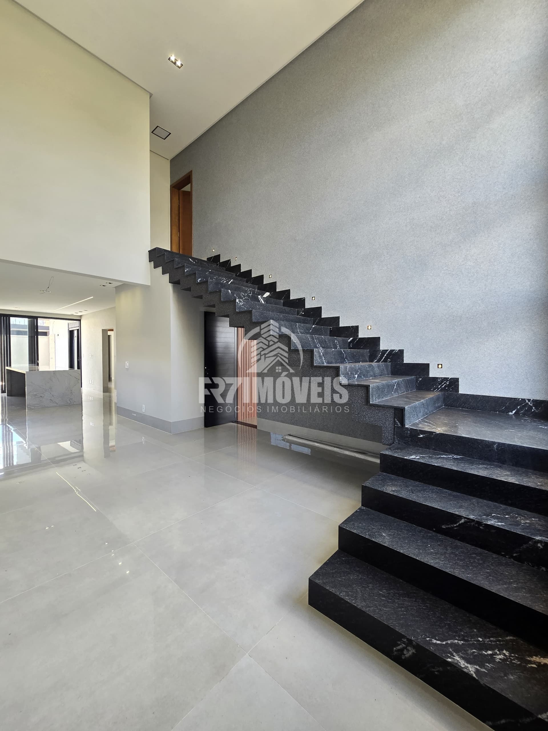 SOBRADO NO CONDOMÍNIO PARQVILLE QUARESMEIRA – TRINDADE/GO