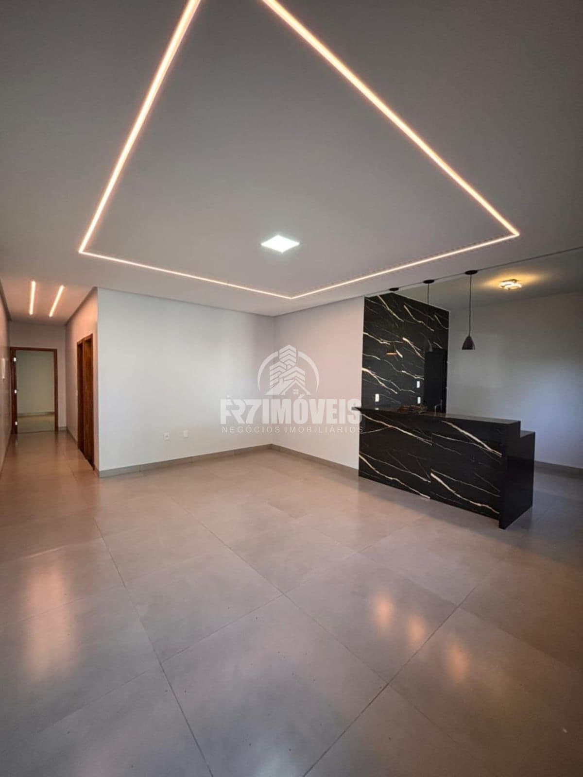 CASA AMPLA BEM LOCALIZADA NO SETOR BALNEÁRIO MEIA PONTE – GOIÂNIA/GO