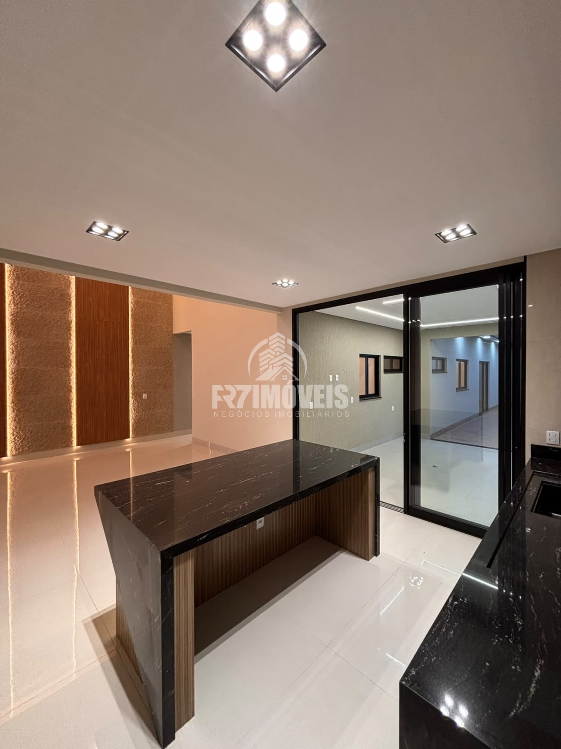 CASA DE ALTO PADRÃO NO RESIDENCIAL BARRAVENTO - GOIÂNIA/GO