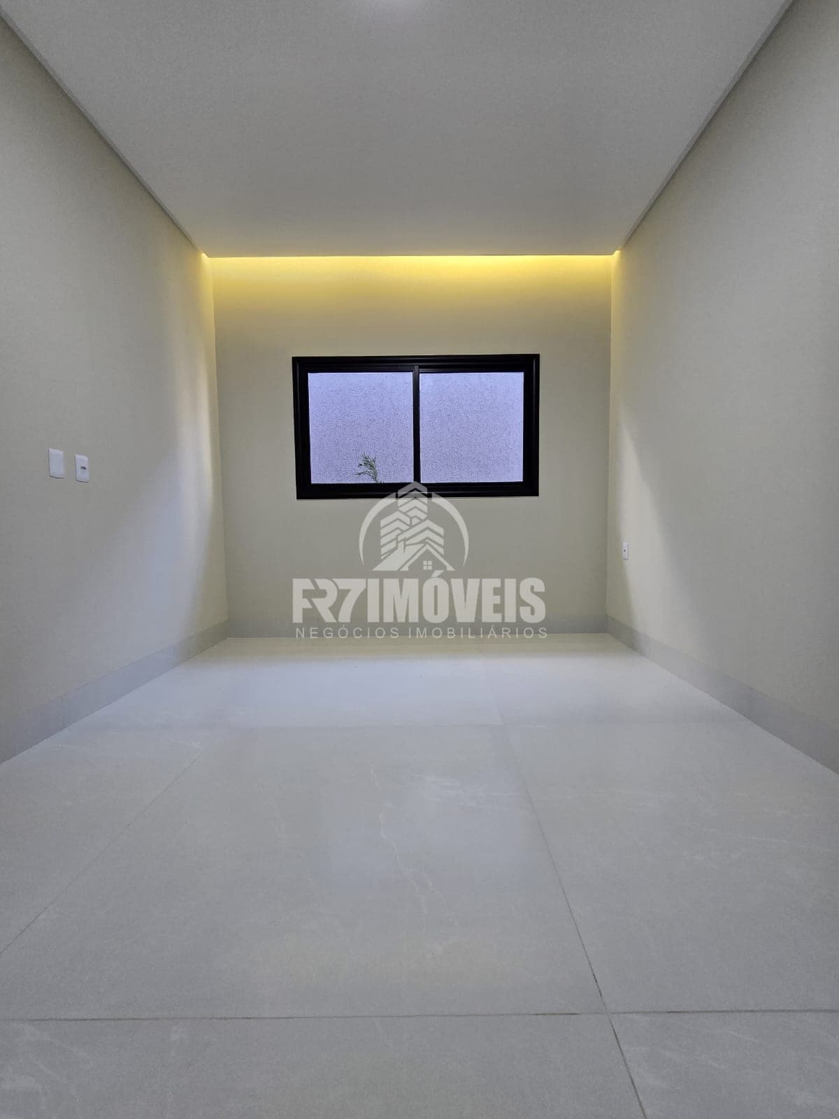 CASA ALTISSIMO PADRÃO NO RESIDENCIAL BARRAVENTO - GOIÂNIA/GO