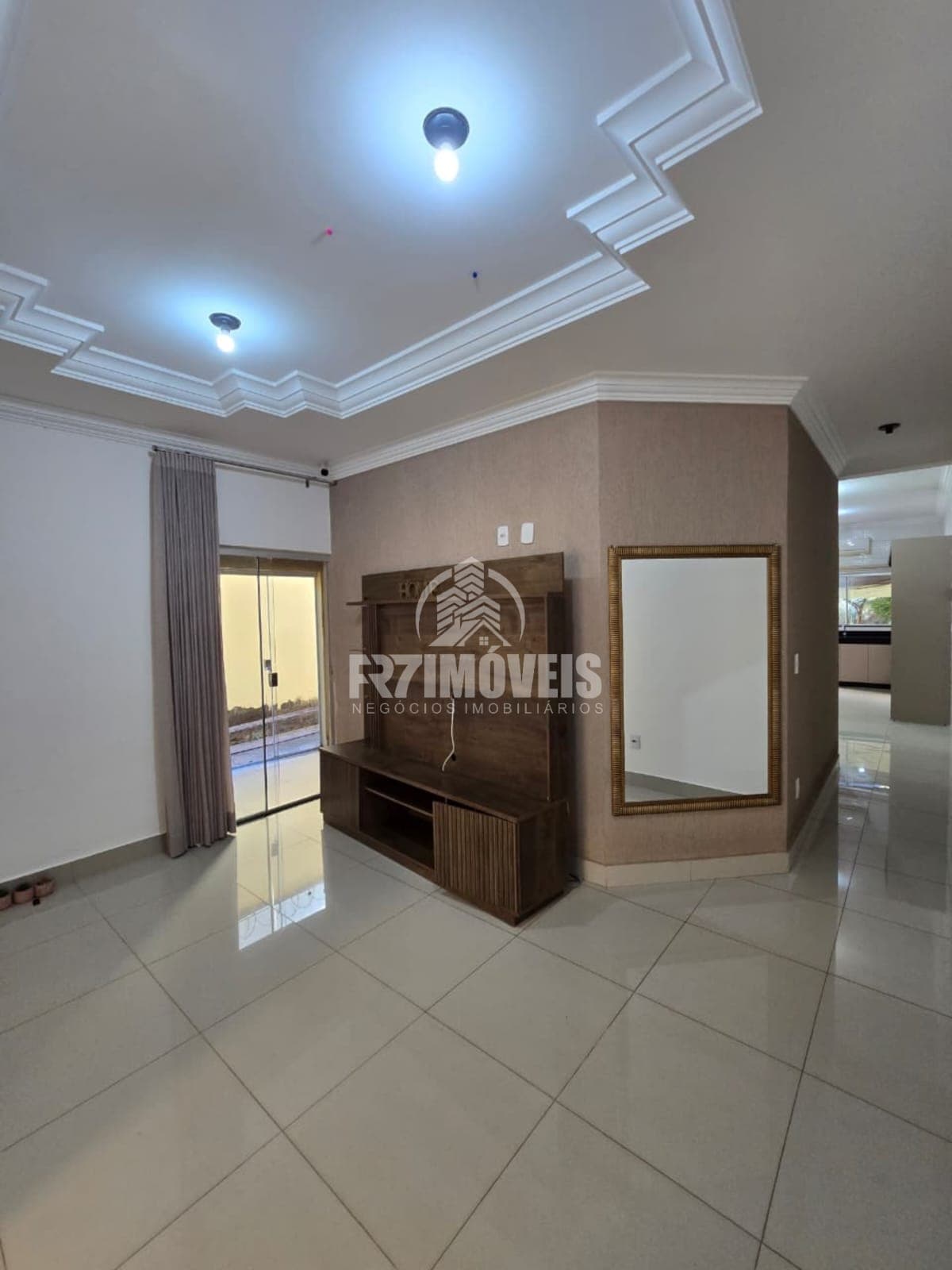 CASA PARA REFORMAR 3 QUARTOS SENDO 1 SUÍTE NO ALTO DO VALE  – GOIÂNIA