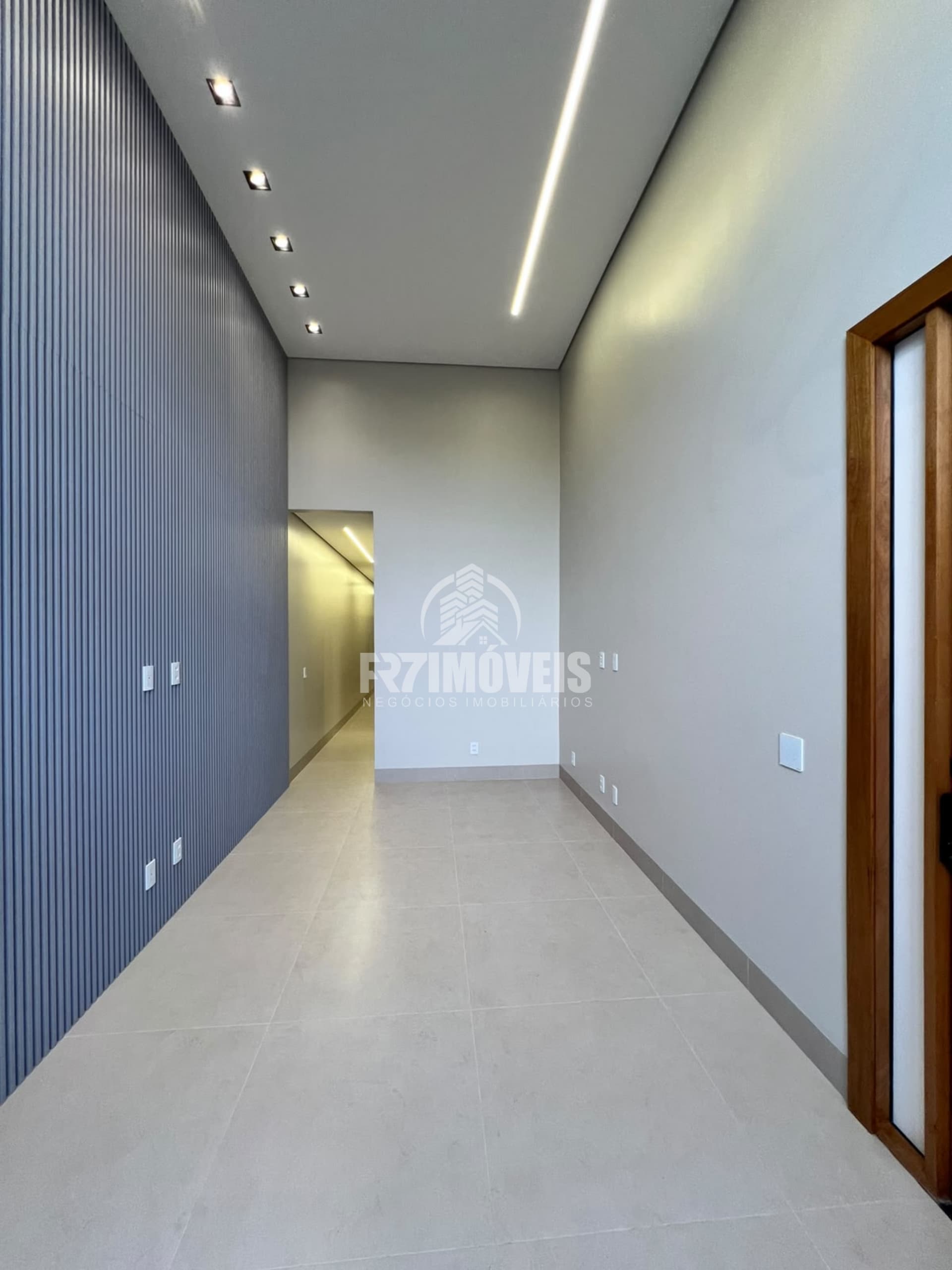 CASA COM HIDROMASSAGEM NO SETOR PARQUE DAS FLORES – GOIÂNIA/GO