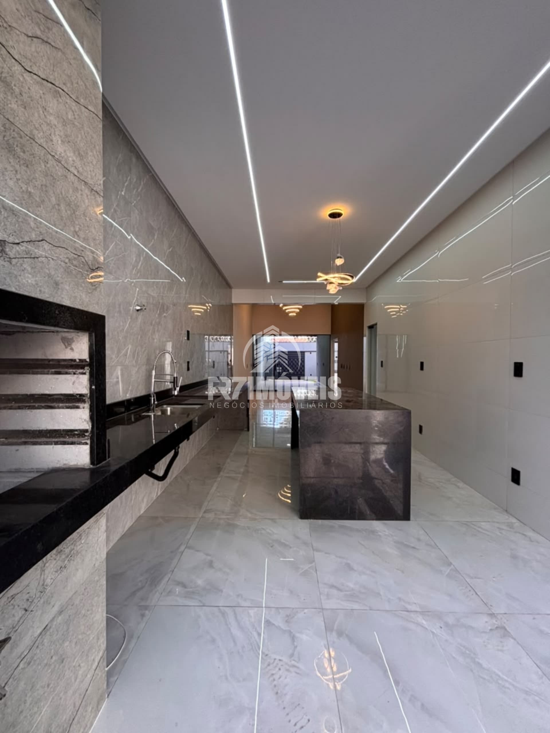 CASA COM PISCINA NO BALNEÁRIO MEIA PONTE - GOIÂNIA/GO