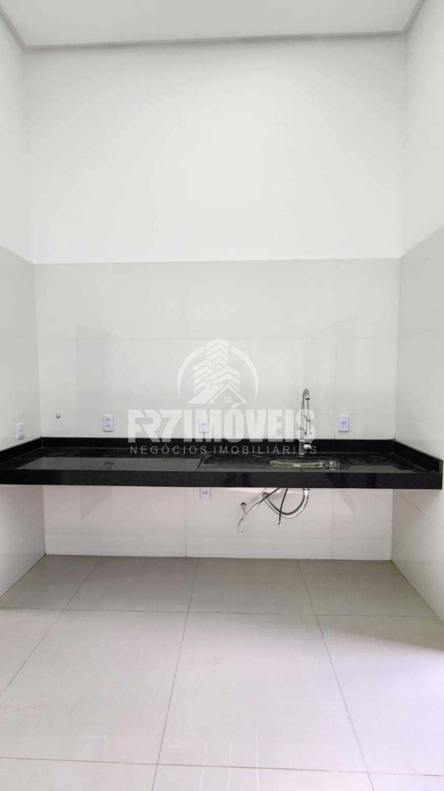 CASA DE 3 QUARTOS SENDO 1 SUÍTE SETOR VILA MUTIRÃO - GOIÂNIA/GO