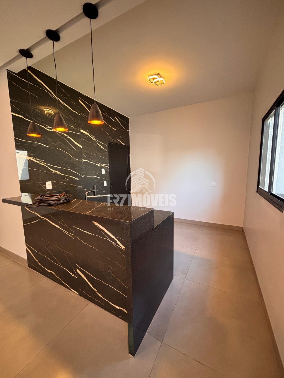 CASA AMPLA BEM LOCALIZADA NO SETOR BALNEÁRIO MEIA PONTE – GOIÂNIA/GO