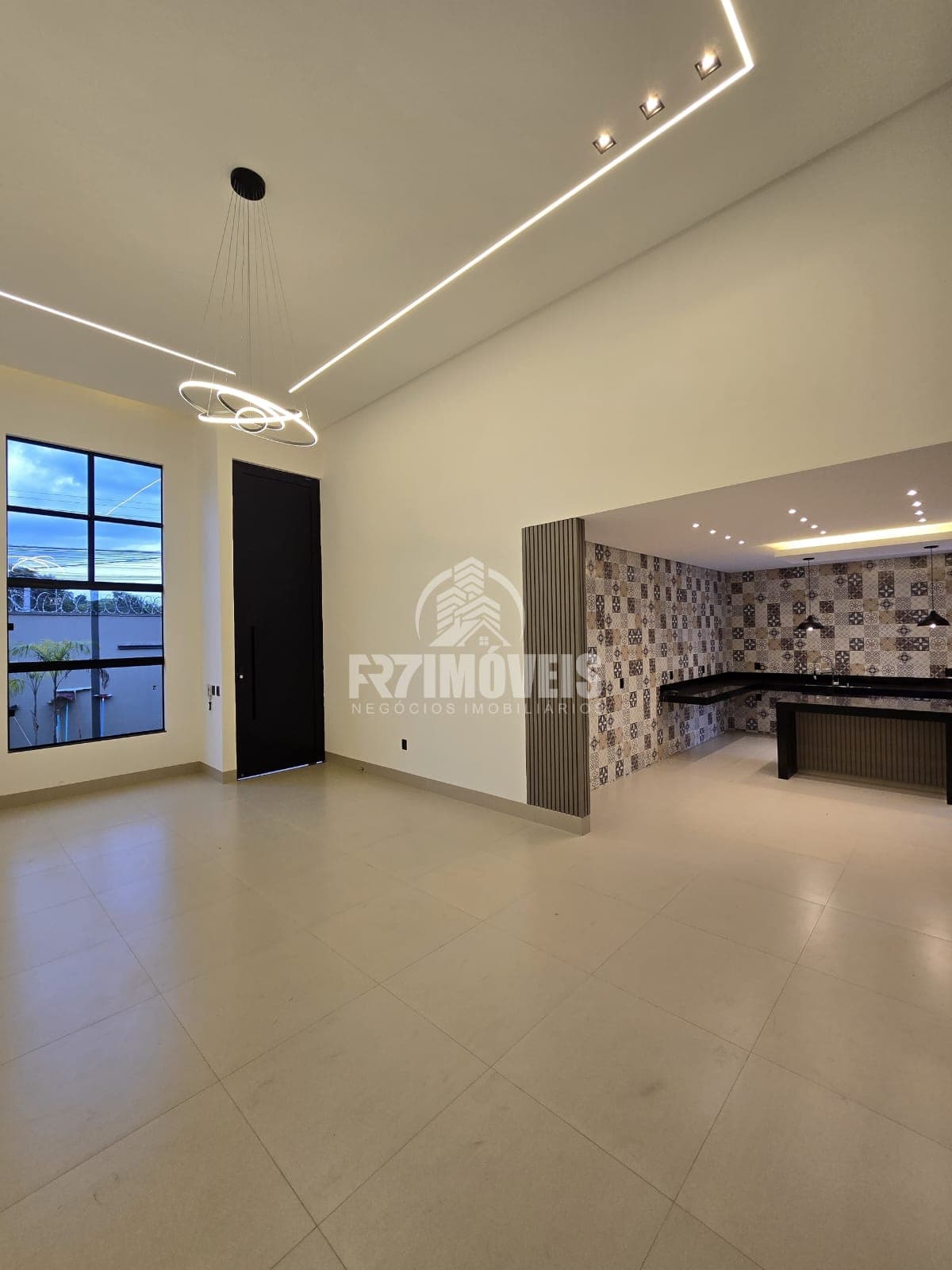 CASA DE ALTO PADRÃO NO BALNEÁRIO MEIA PONTE - GOIÂNIA/GO