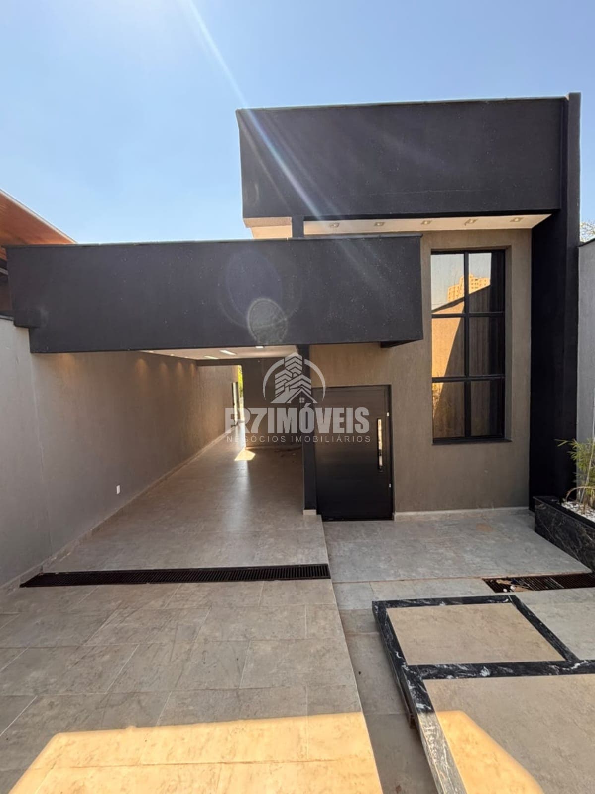 CASA ALTO PADRÃO COM SALA COMERCIAL NO CRIMEIA LESTE - GOIÂNIA/GO