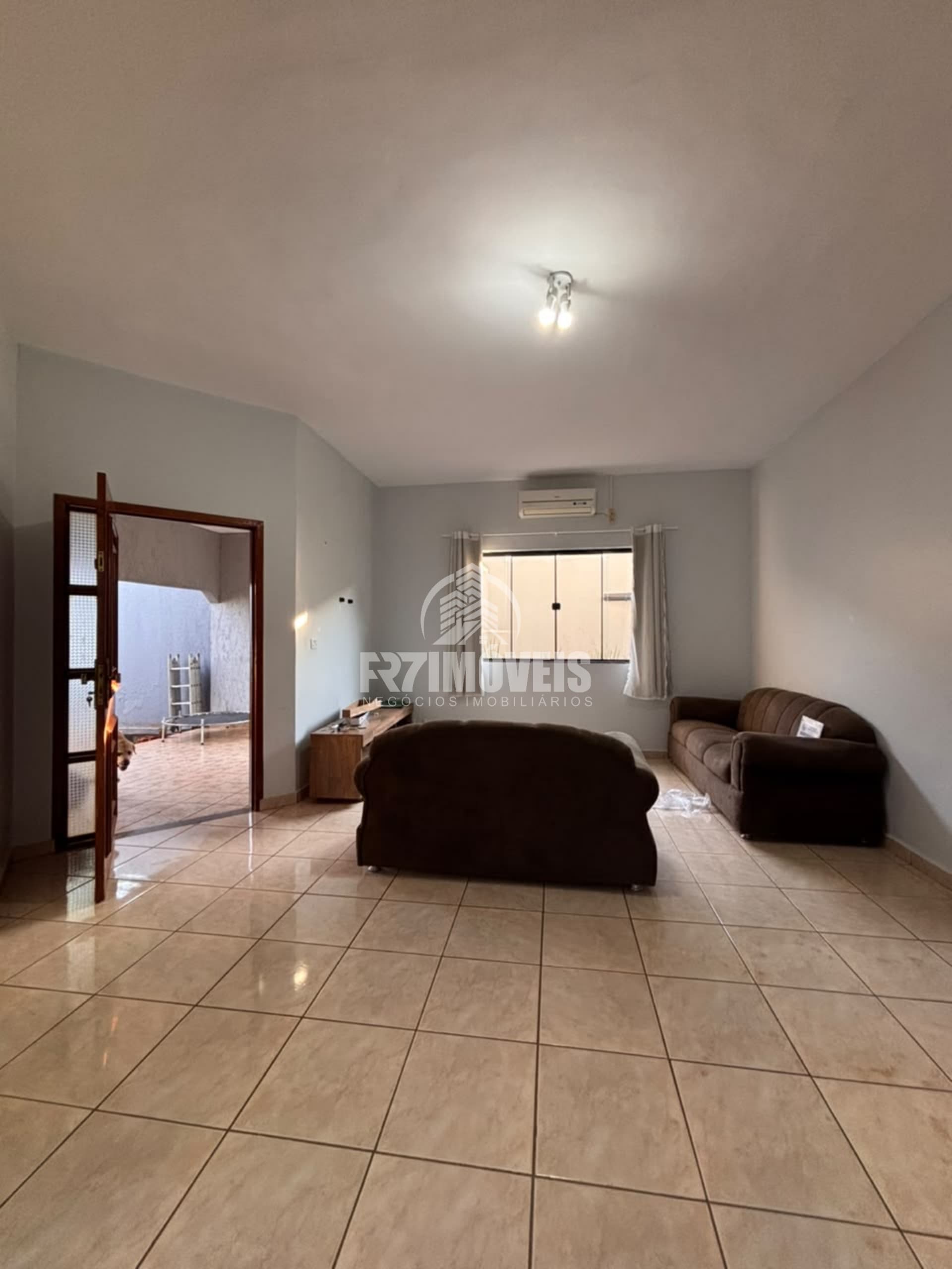 CASA SOZINHA NO LOTE SETOR JARDIM IPÊ - GOIÂNIA/GO