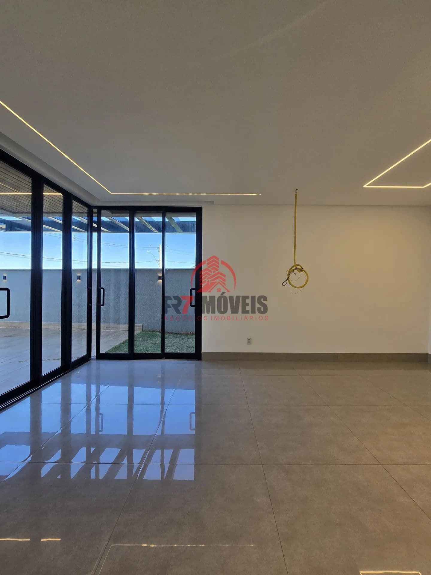 CASA ALTO PADRAO COM OFURÔ NO CONDOMÍNIO VILLAGIO TOSCANA GOIÂNIA GO