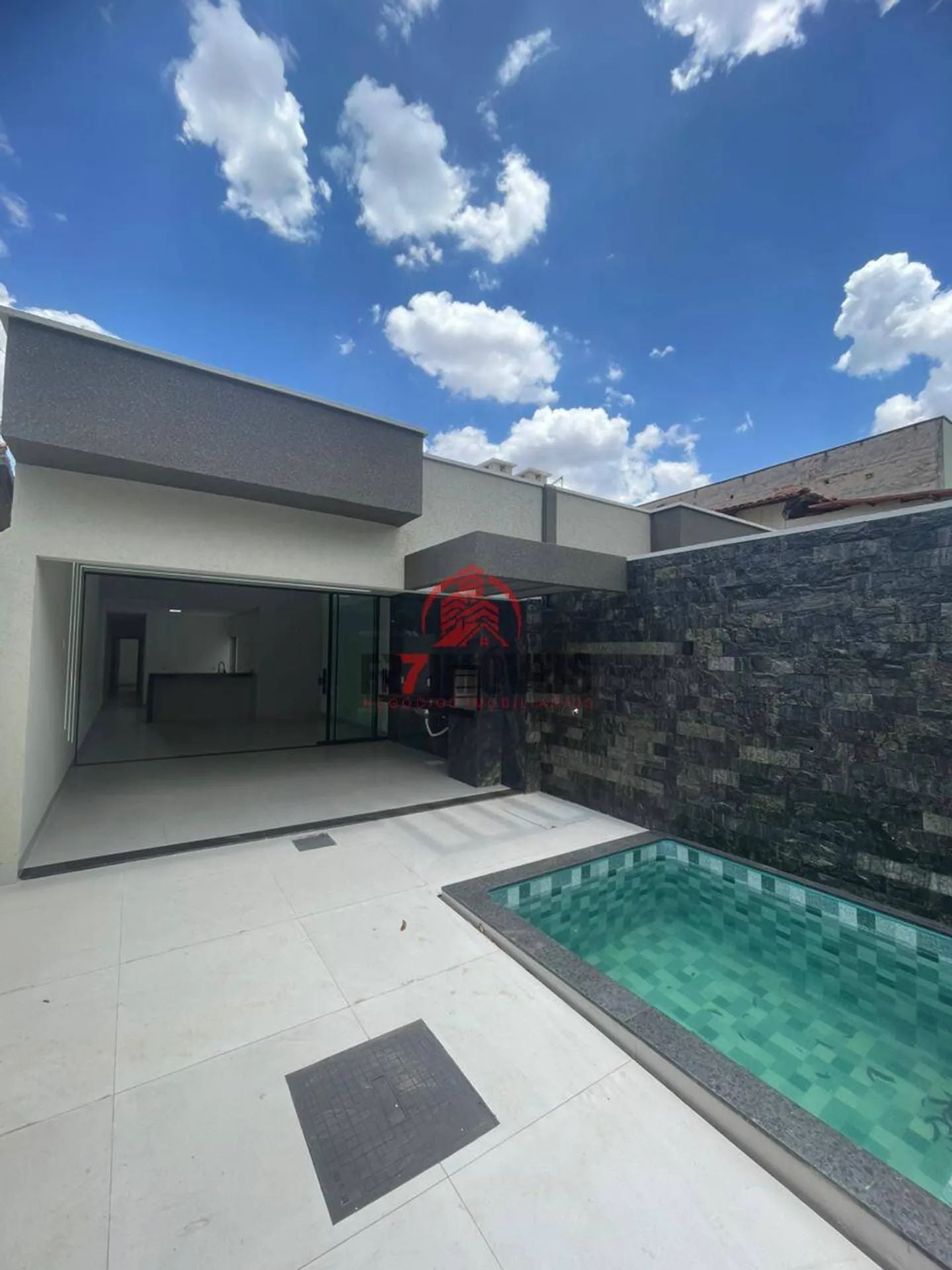 CASA COM PISCINA NO SETOR RECANTO DO BOSQUE – GOIÂNIA/GO