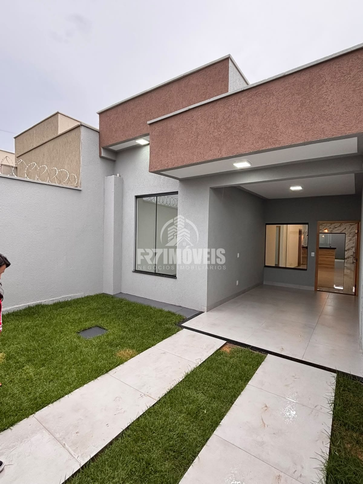 CASA COM QUINTAL E CHURRASQUEIRA - ALICE BARBOSA