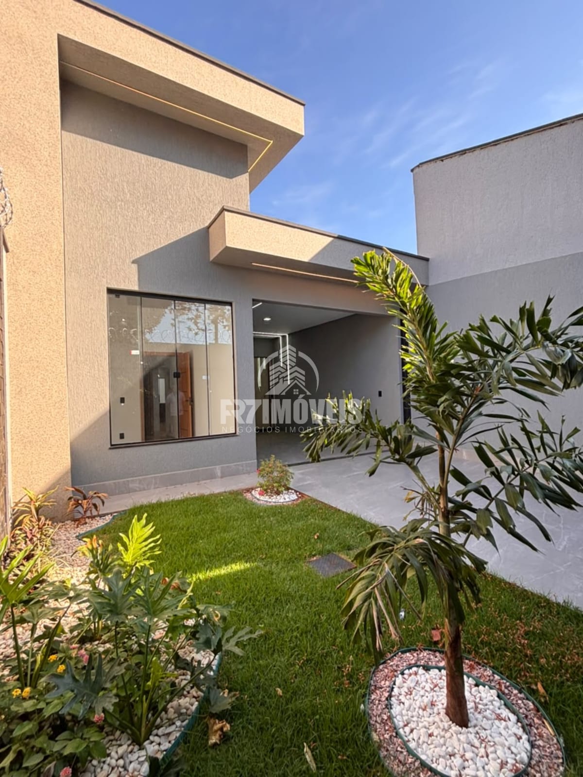 CASA COM  ÁREA GOURMET E PISICNA - 3 QUARTOS SENDO 1 SUÍTE - BALNEÁRIO MEIA PONTE