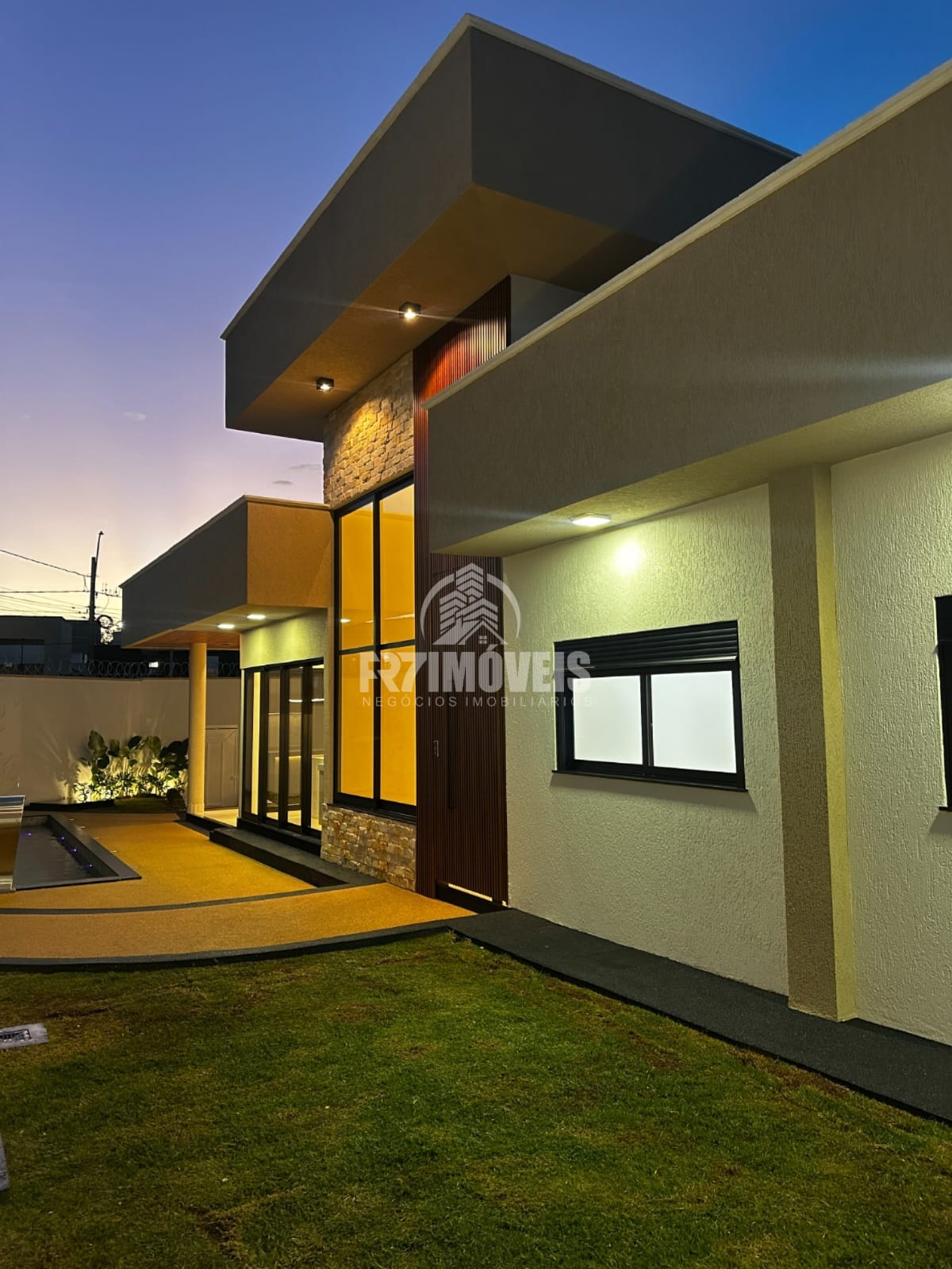 CASA NO SETOR TRÊS MARIAS DE ESQUINA - GOIÂNIA/GO
