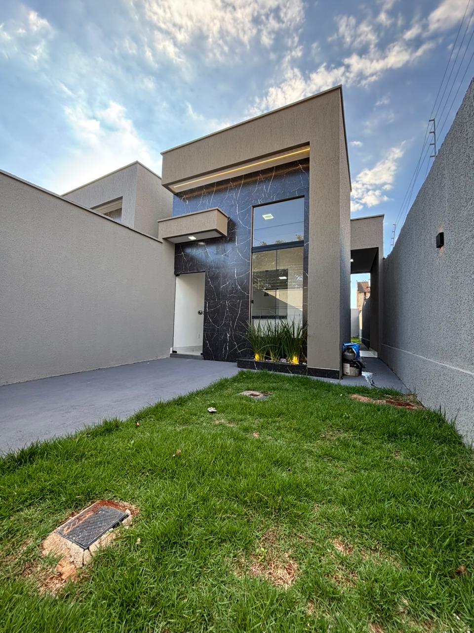 ENTRADA FACILITADA CASA  3 QUARTOS SENDO 1 SUÍTE COM QUINTAL NO RESIDENCIAL PARK SOLAR - GOIÂNIA/GO