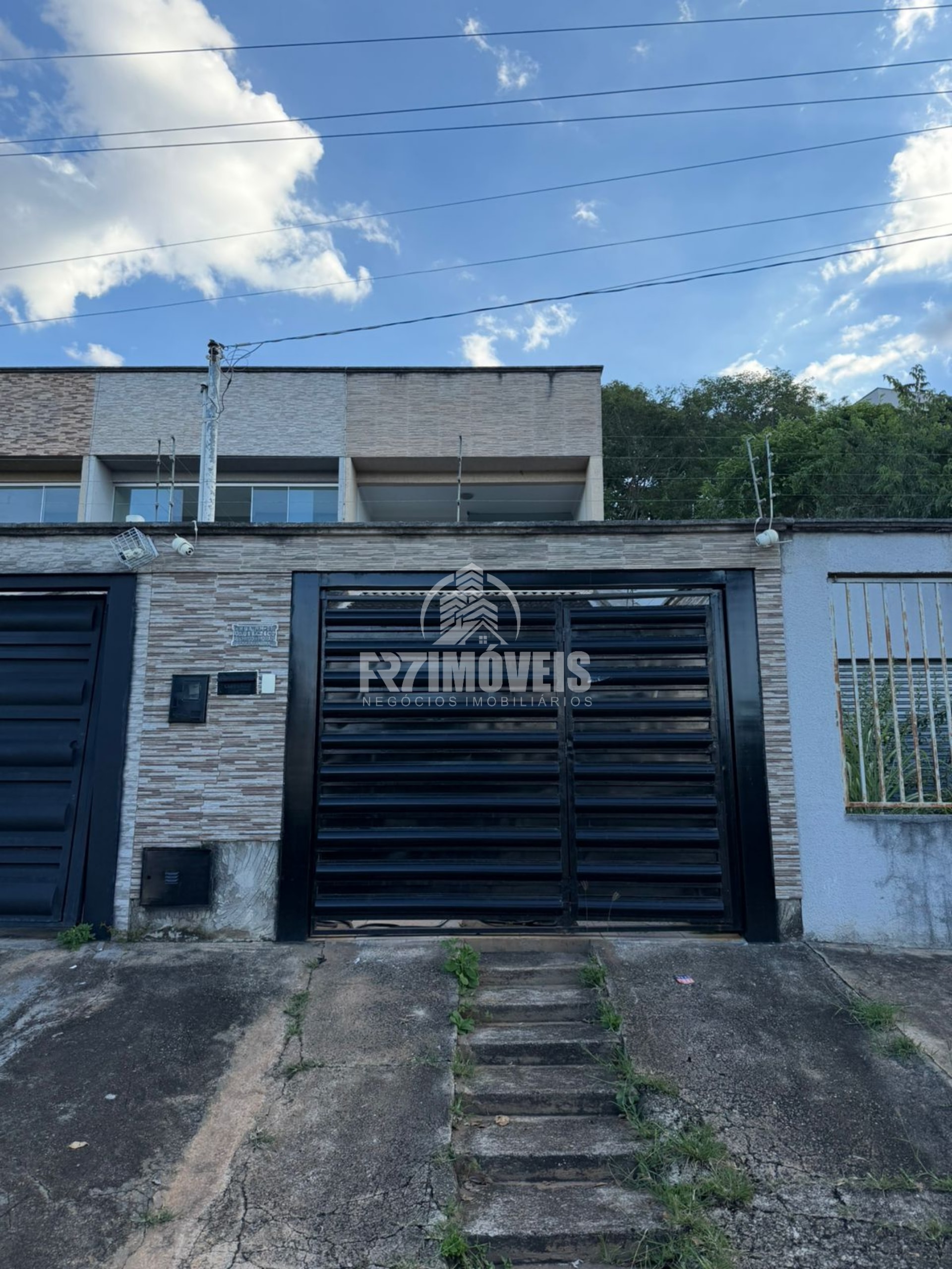 SOBRADO NO RES. HUGO DE MORAES – GOIÂNIA/GO
