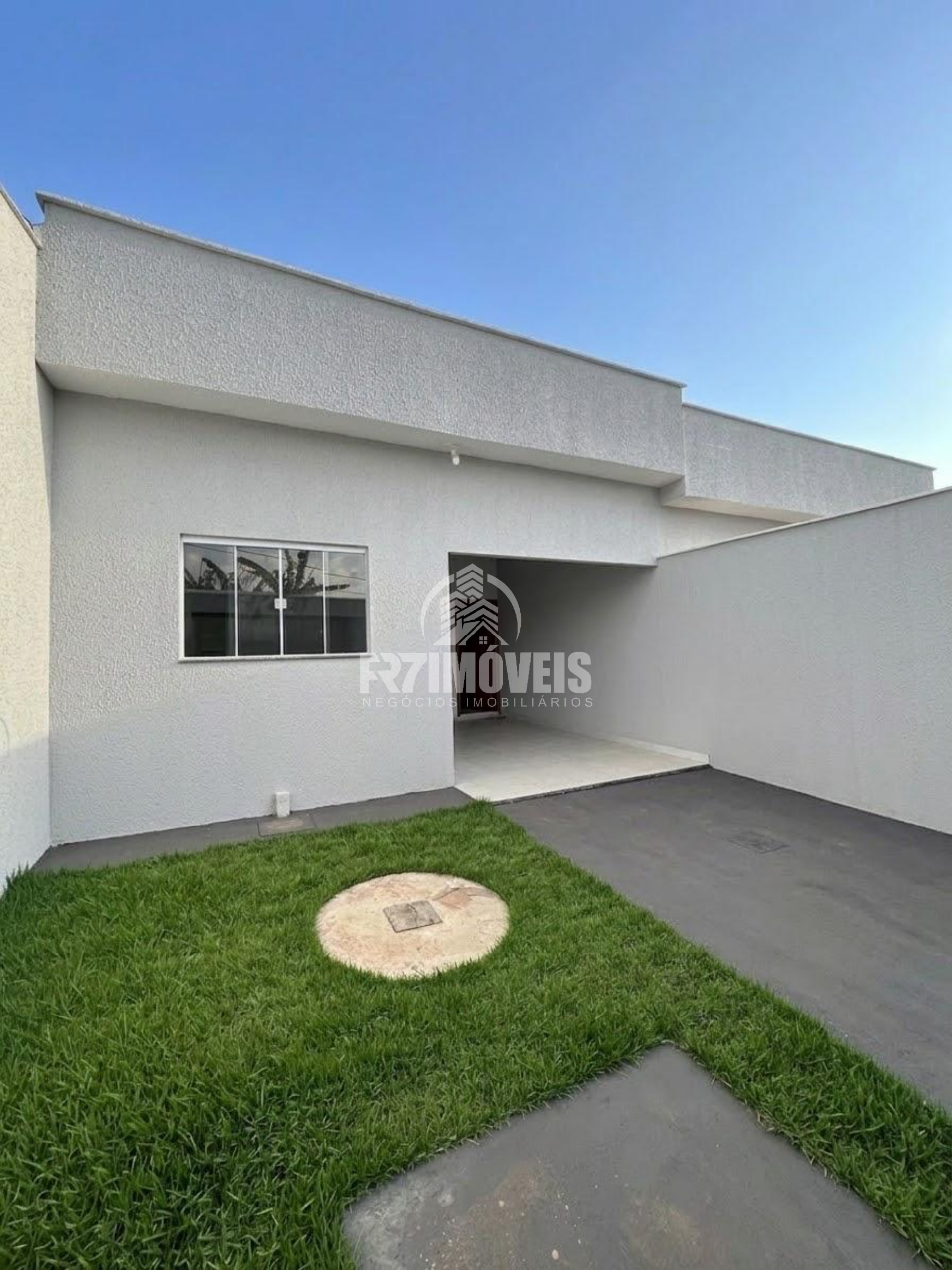 CASA COM QUINTAL NO SETOR RESIDENCIAL PETRÓPOLIS - GOIÂNIA/GO