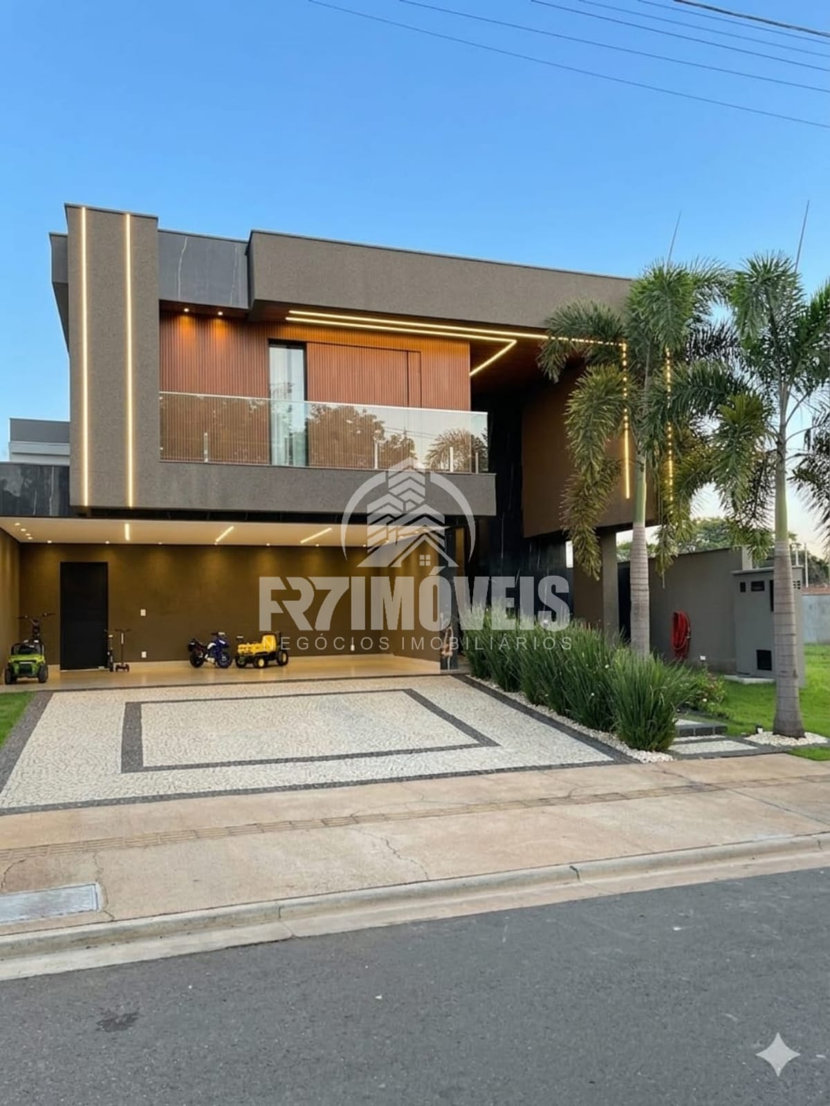 SOBRADO PORTEIRA FECHADA NO CONDOMINIO VILLAGIO TOSCANA - GOIÂNIA/GO
