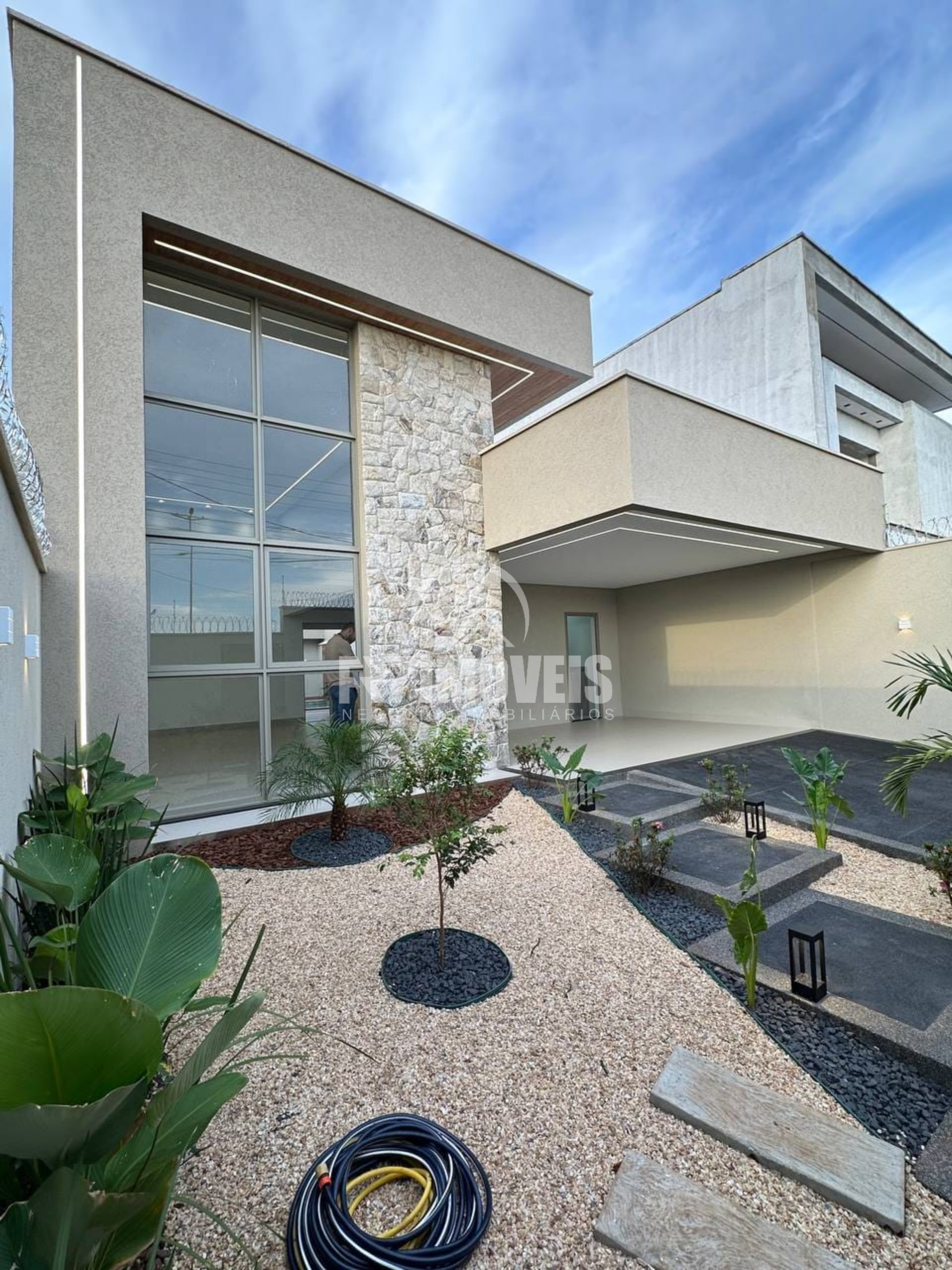 CASA ALTO PADRÃO NO RESIDENCIAL BARRAVENTO- GOIÂNIA/GO