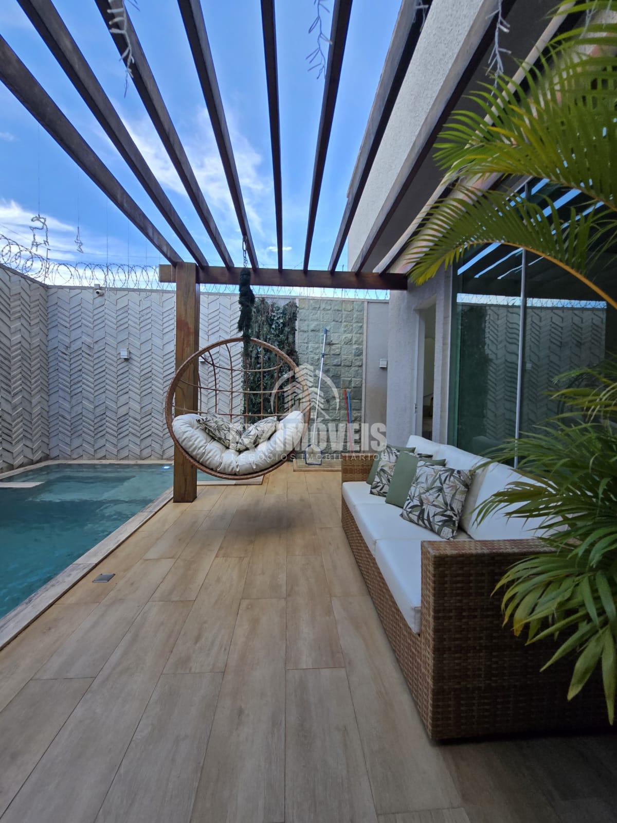 CASA ALTO PADRÃO NO JARDIM IPÊ - GOIÂNIA/GO