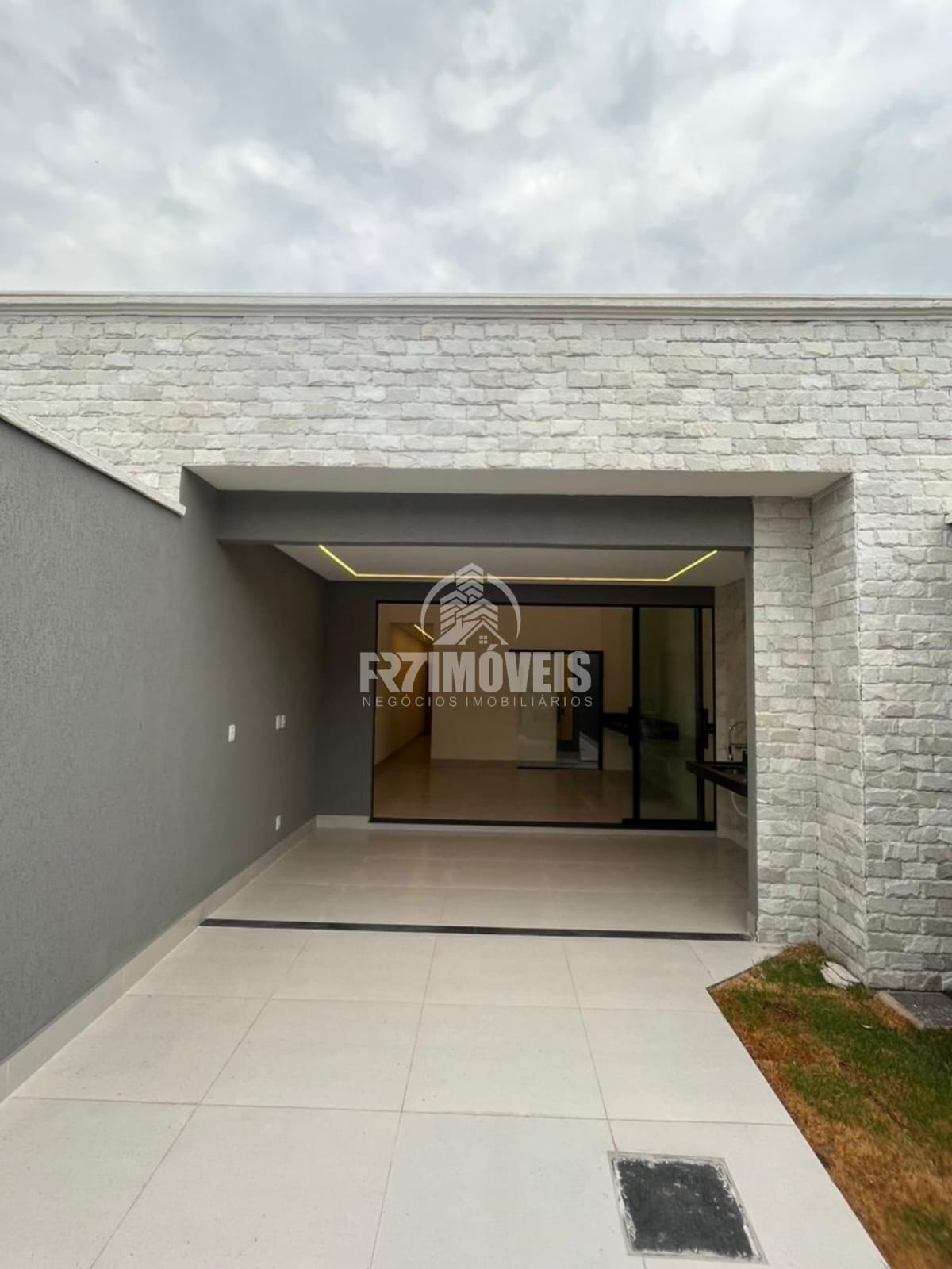 CASA COM EXCELENTE LOCALIZAÇÃO NO JARDIM BOM JESUS - GOIÂNIA/GO