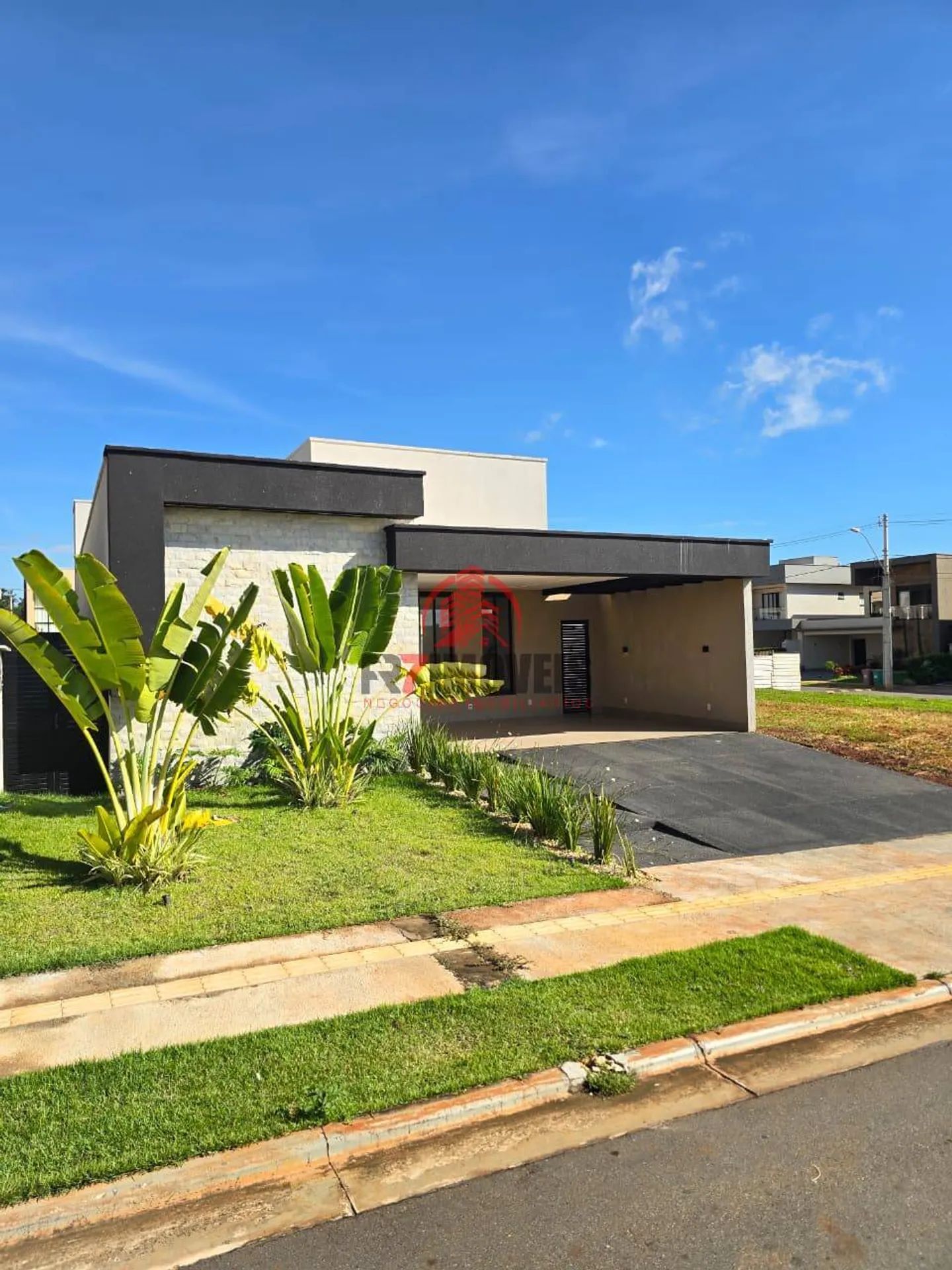 CASA DE LUXO NO CONDOMÍNIO VILLAGIO TOSCANA - GOIÂNIA/GO