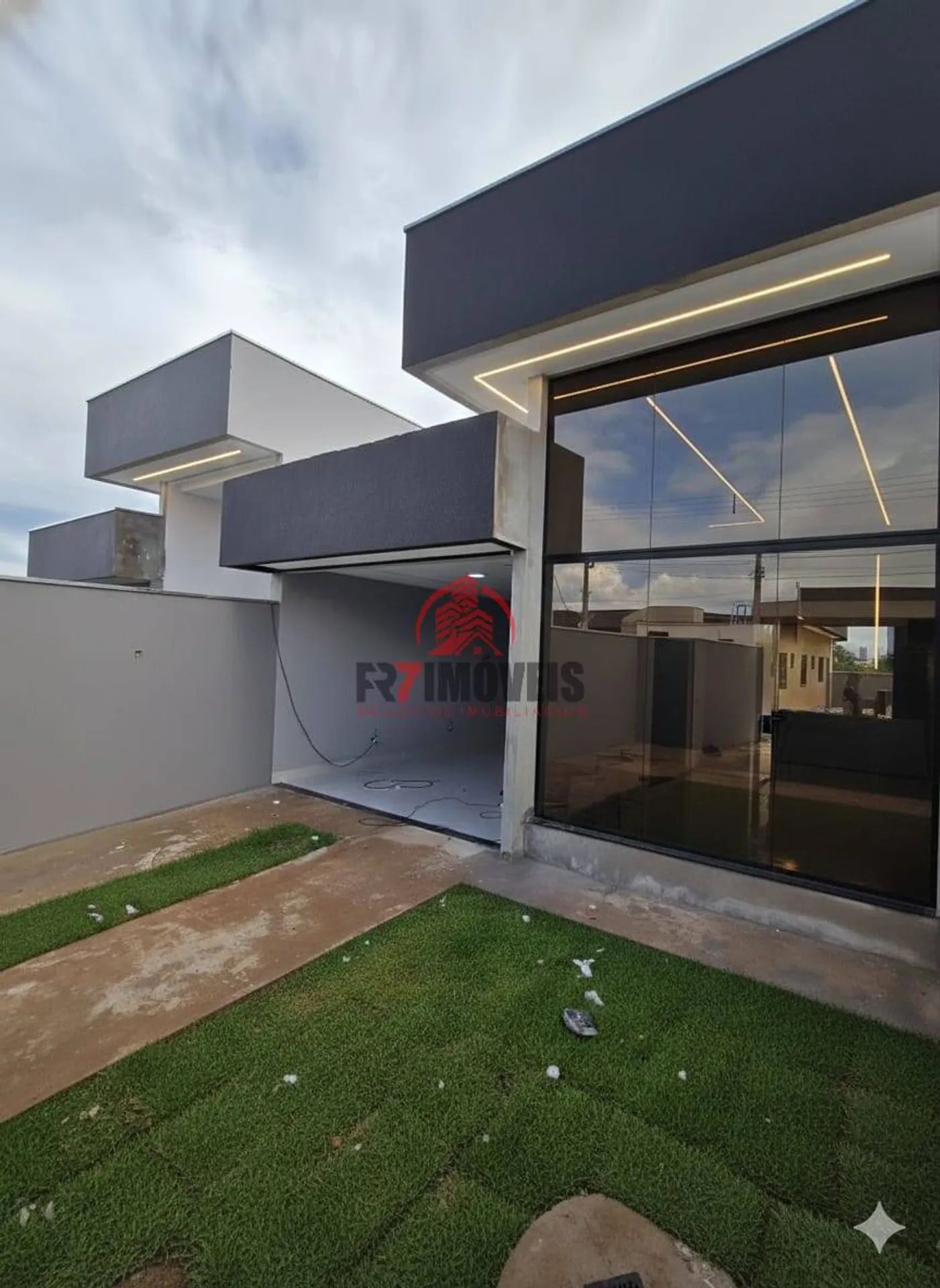 CASA COMPACTO DE LUXO NO RESIDENCIAL MORUMBI - GOIÂNIA/GO