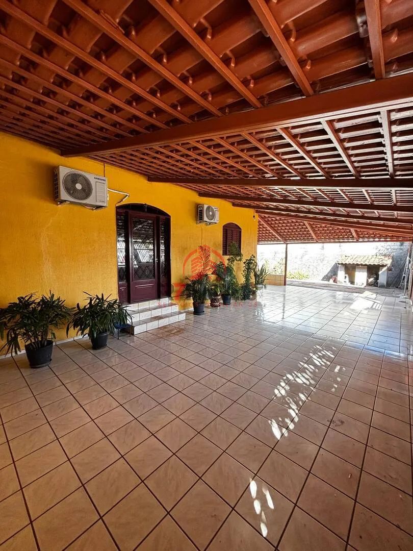 CASA C/ LOTE AMPLO NO JARDIM POMPÉIA - GOIÂNIA/GO