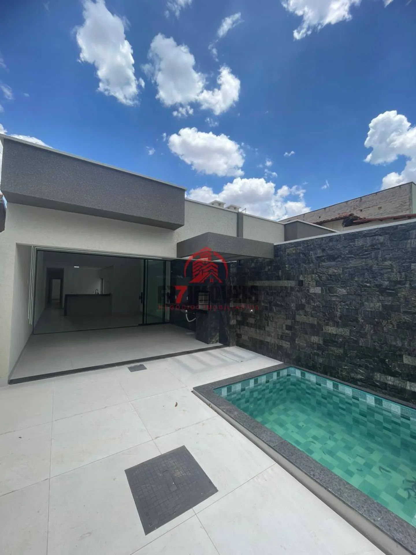 CASA COM PISCINA NO SETOR RECANTO DO BOSQUE – GOIÂNIA/GO