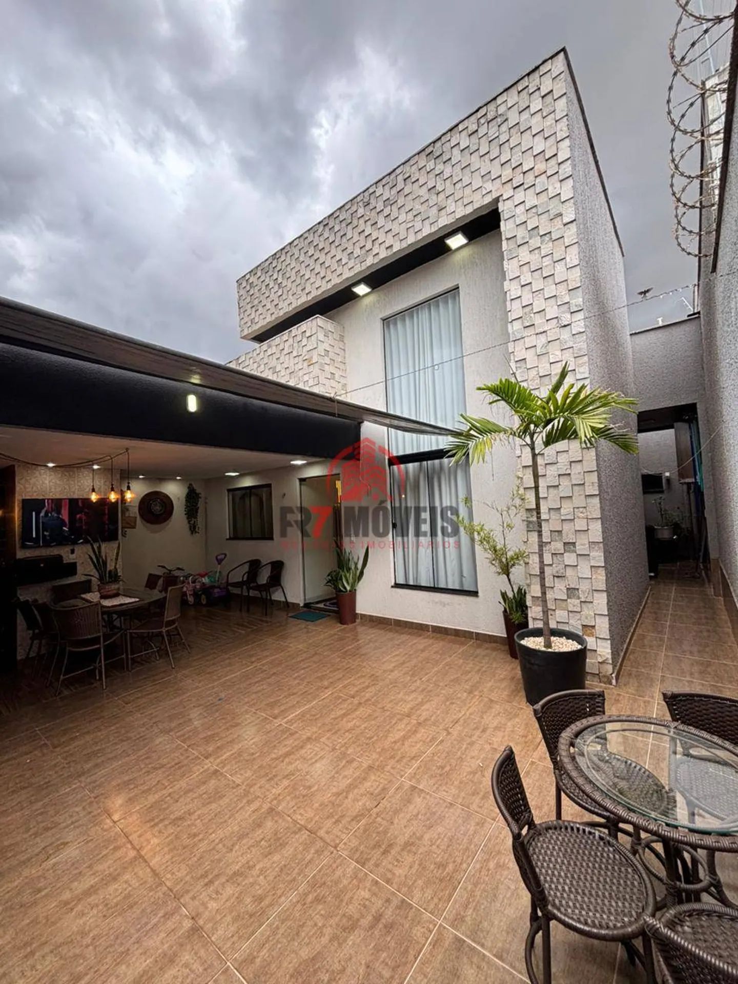 CASA PORTEIRA FECHADA NO SETOR SANTOS DUMONT - GOIÂNIA/GO