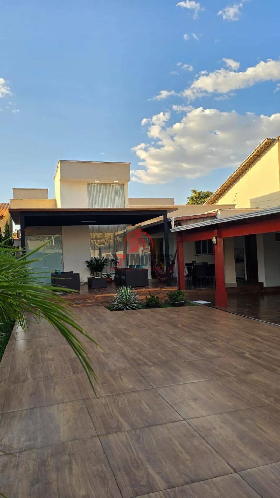 ÓTIMA CASA 4 QUARTOS RICA EM ARMÁRIOS NO PARQUE DAS FLORES - GOIÂNIA/GO