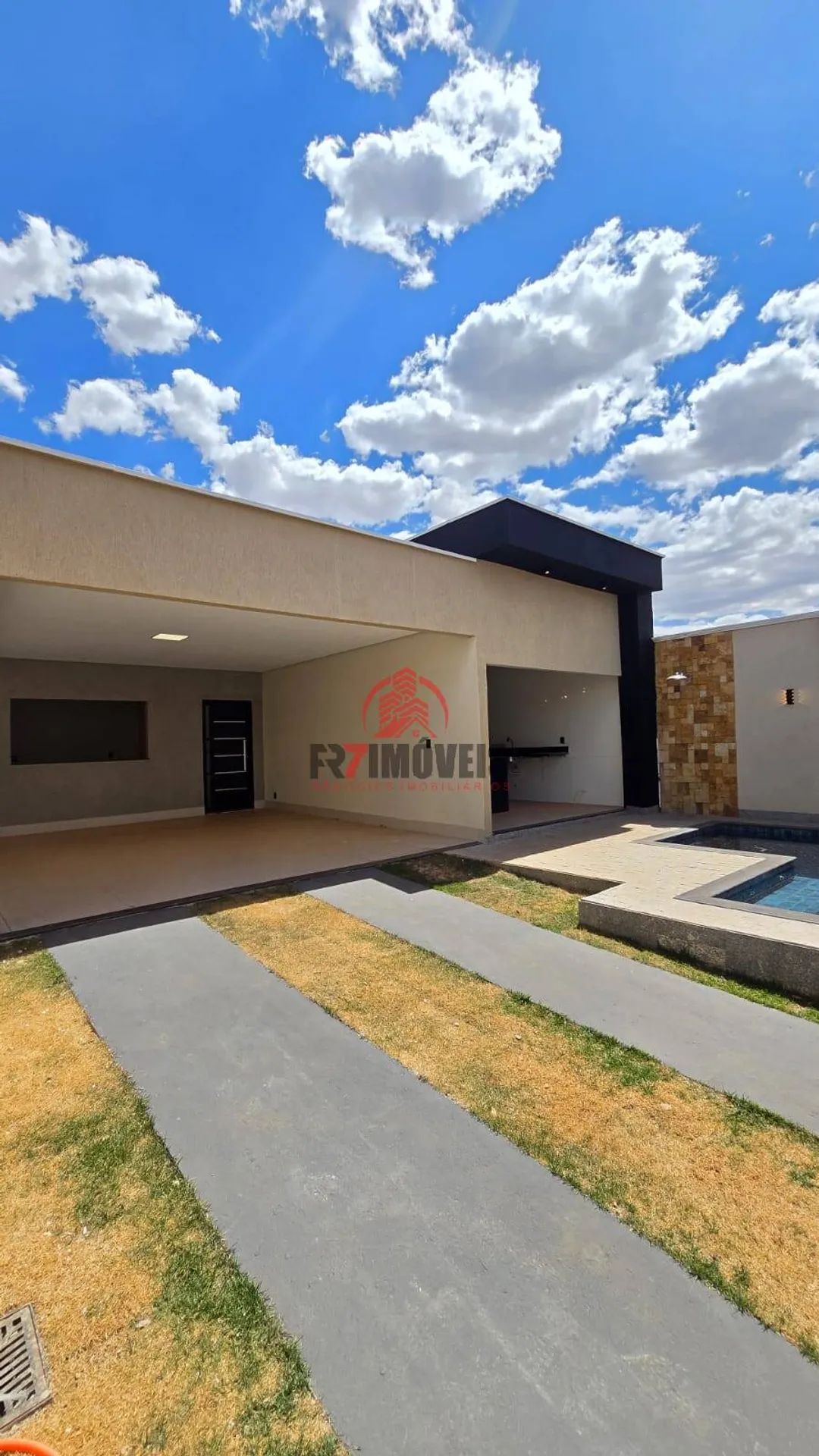 CASA ALTO PADRÃO COM PISCINA NO SETOR ALTO DO VALE – GOIÂNIA