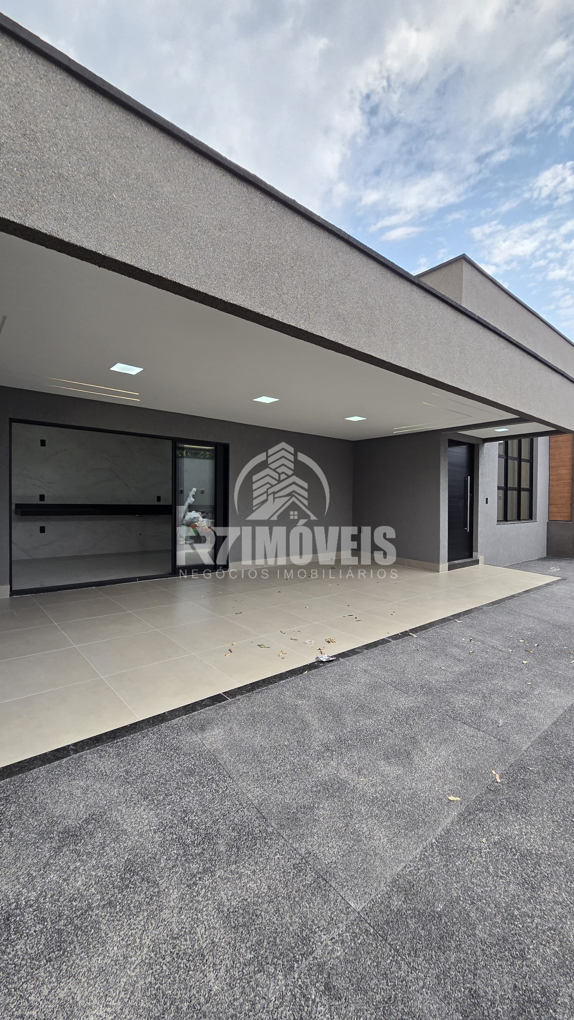 CASA MODERNA NO SETOR CASTELO BRANCO – GOIÂNIA/GO
