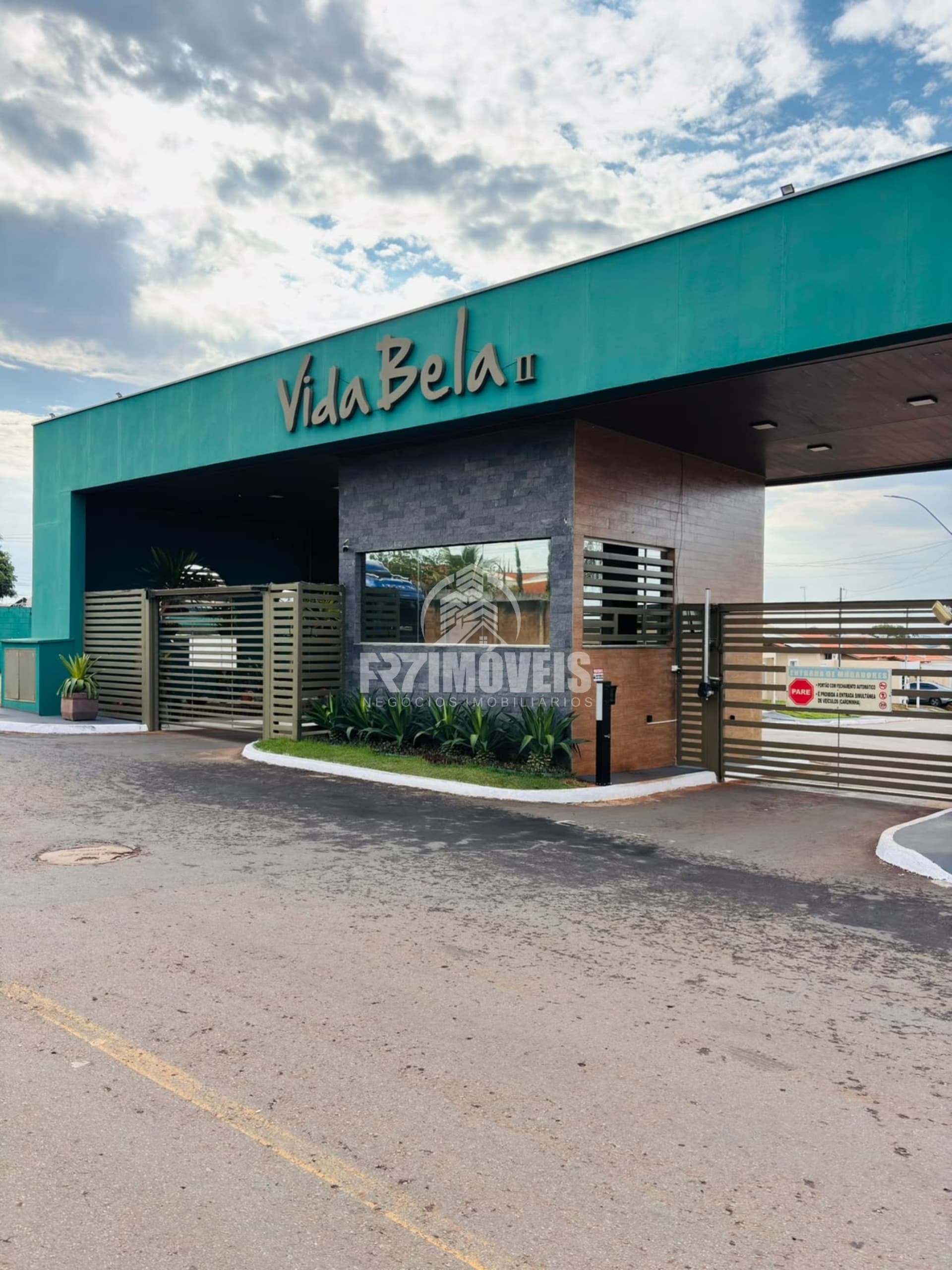 CASA COM ARMÁRIOS NO CONDOMÍNIO VIDA BELA II - GOIÂNIA/GO