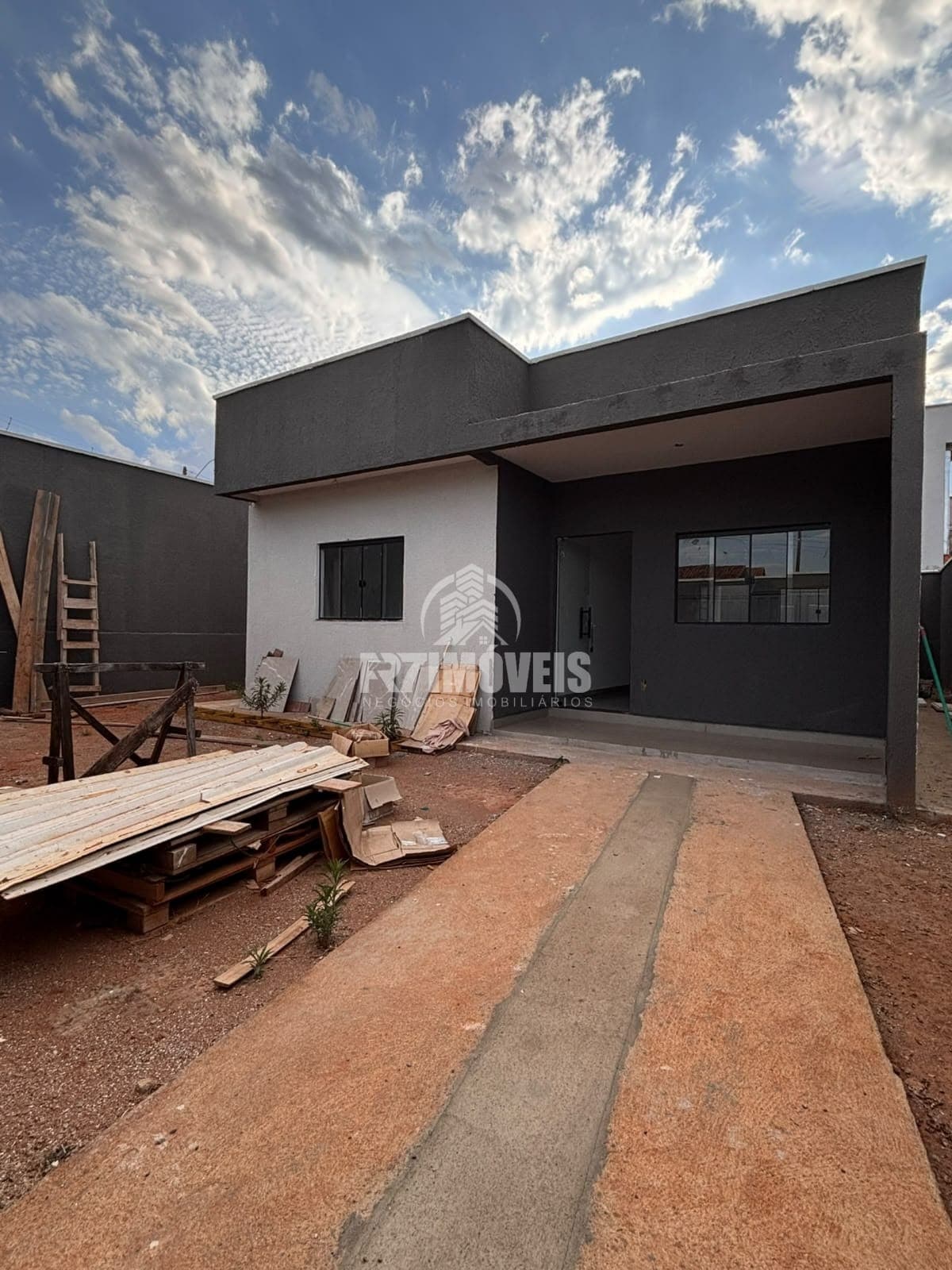 CASA NO HUGO DE MORAES - GOIÂNIA/GO