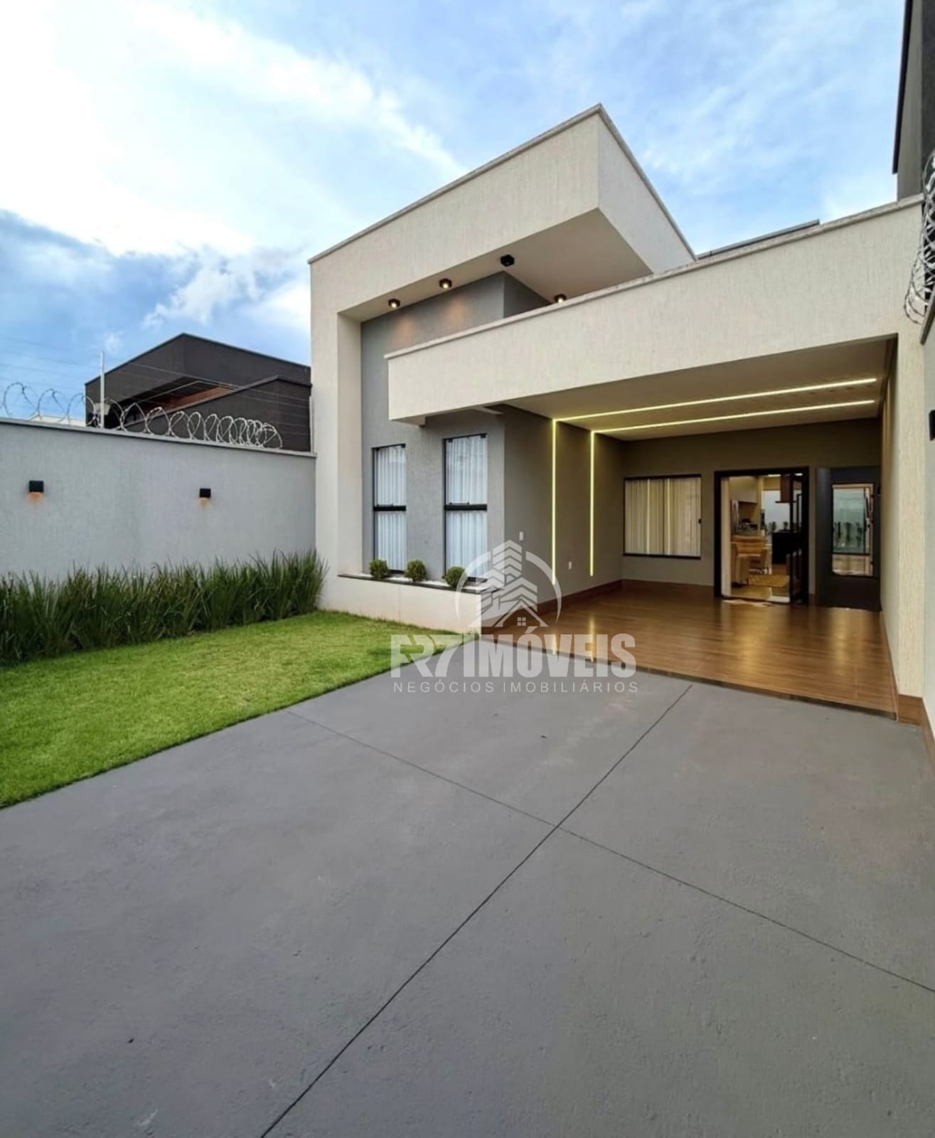 CASA ALTO PADRÃO NO SETOR RECREIO PANORAMA – GOIÂNIA/GO
