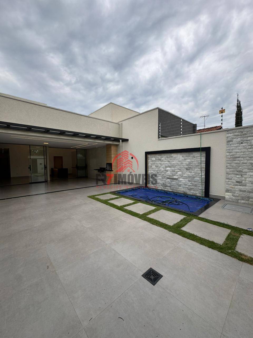 CASA COM ENTRADA BAIXA NO RECREIO PANORAMA - GOIÂNIA/GO