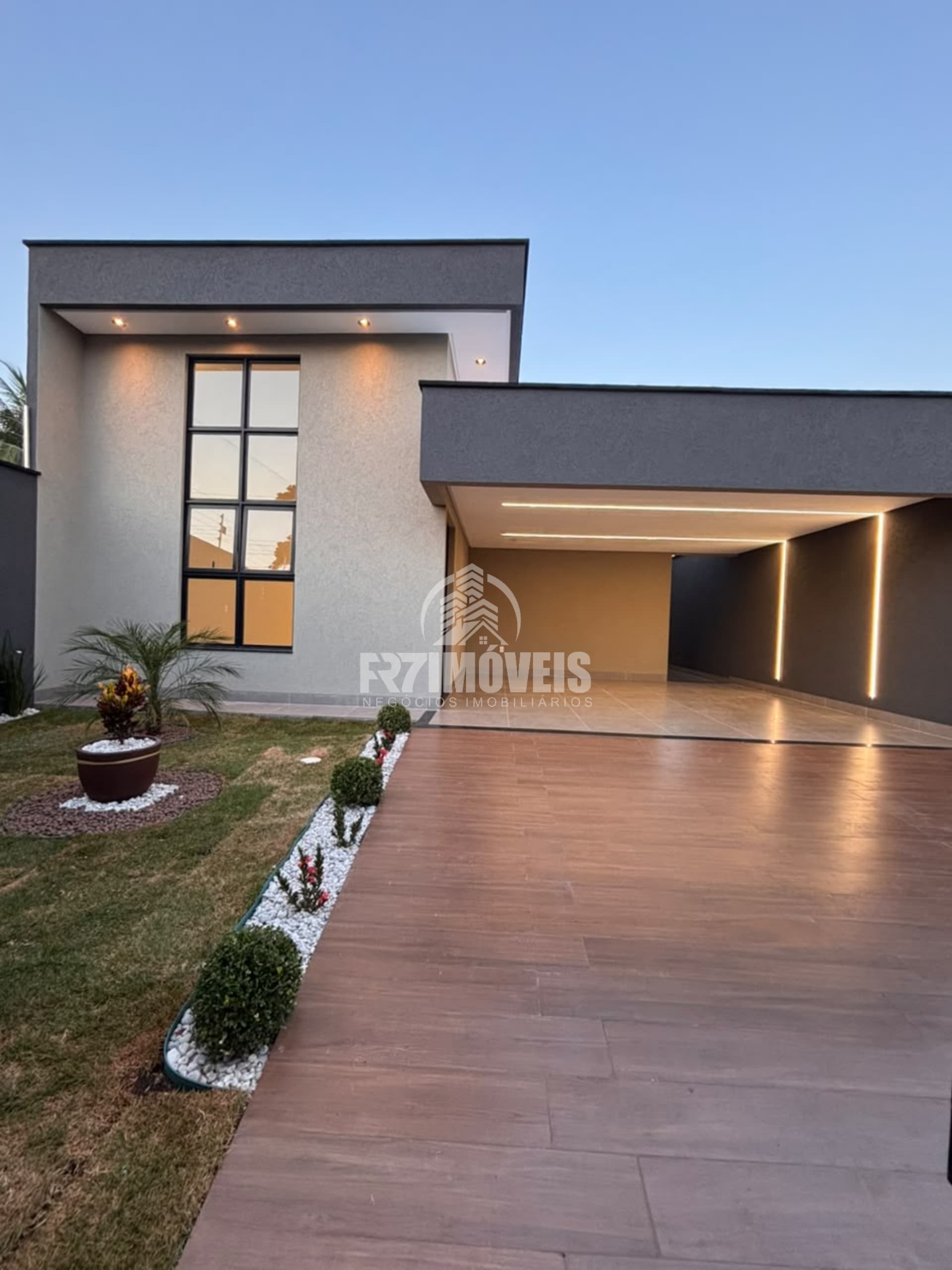 CASA SOZINHA NO LOTE NO SETOR ALTO DO VALE - GOIÂNIA/GO