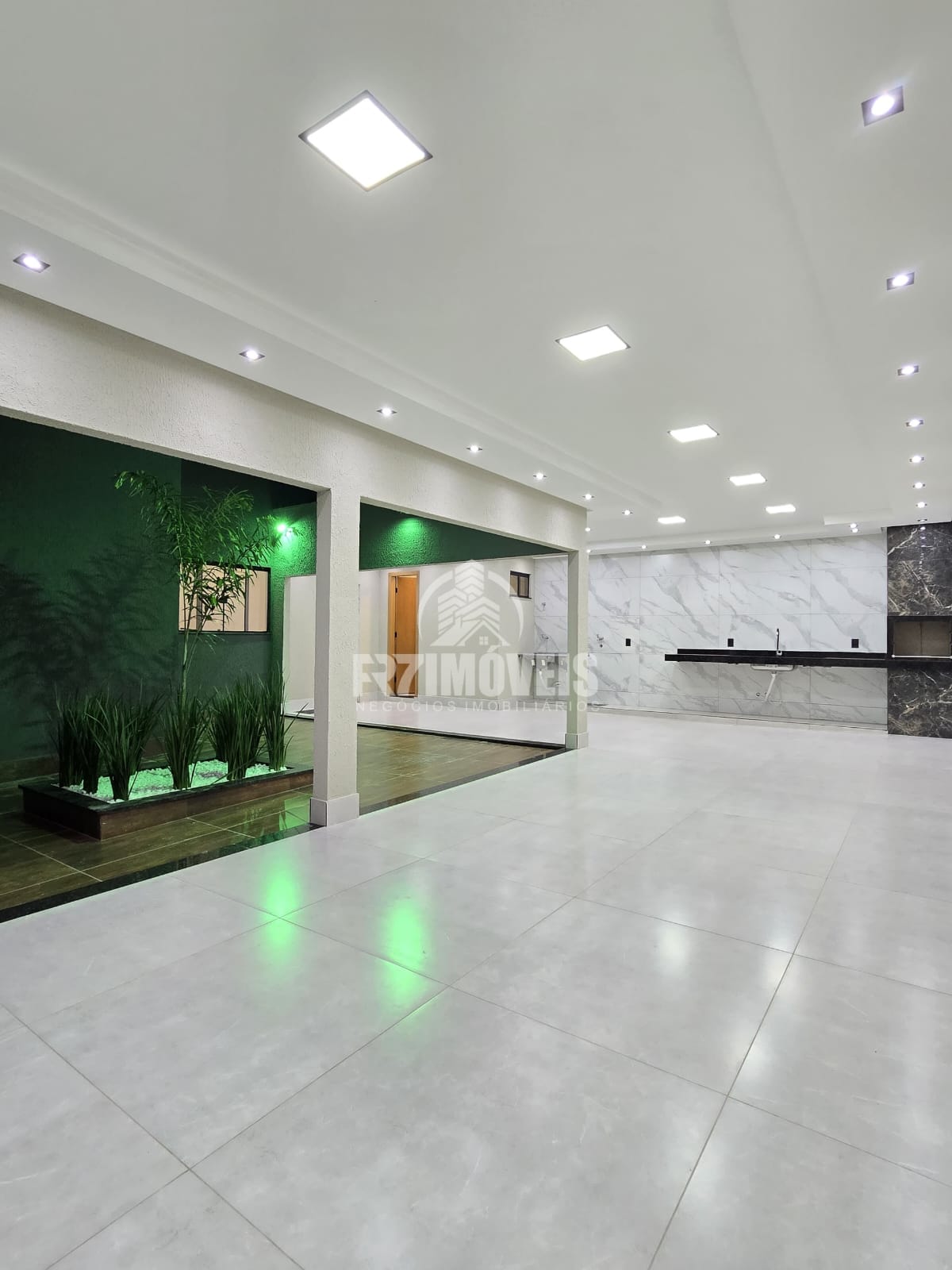 CASA SOZINHA NO LOTE NO SETOR ITATIAIA - GOIÂNIA/GO