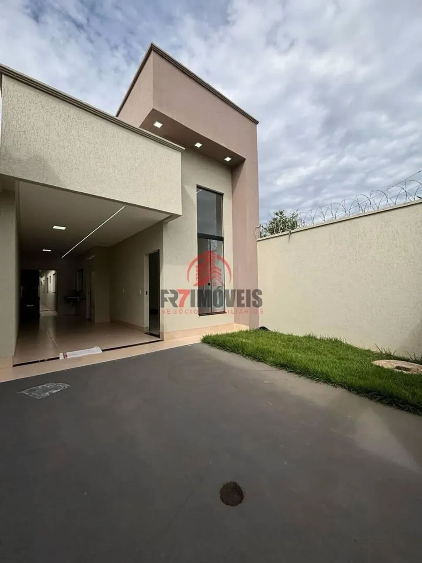 Casa 3 Quartos sendo 1 suite com fino acabamento