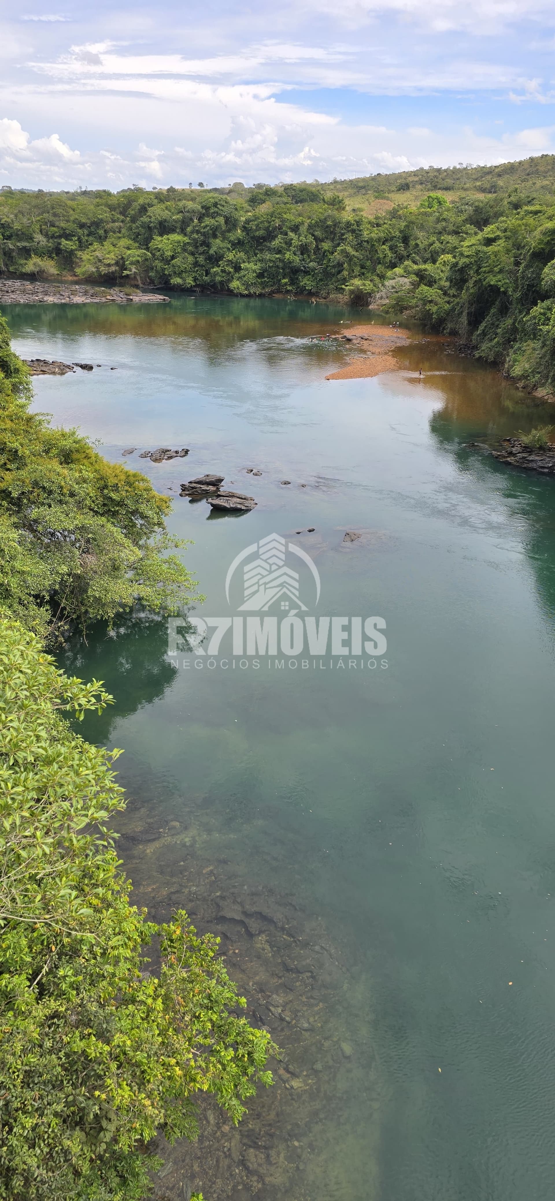 CHÁCARA NO CONDOMÍNIO PARAÍSO DO LAGO - LAGO CORUMBÁ 3 – MANIRATUBA/GO