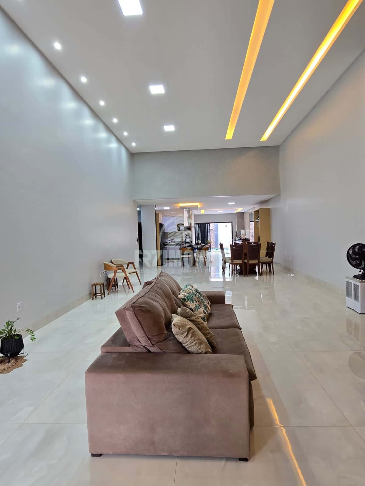 CASA ALTO PADRÃO RICA EM ARMÁRIOS NO JARDIM GRAMADO - GOIÂNIA/GO