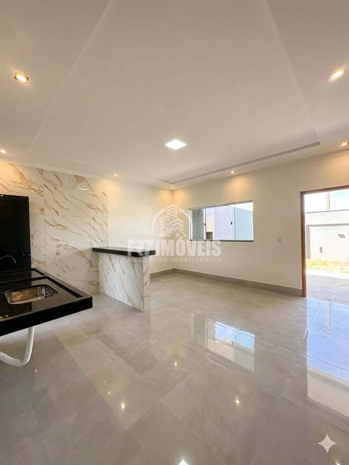 CASA COM QUINTAL NO SETOR BRISAS DA MATA - GOIÂNIA/GO