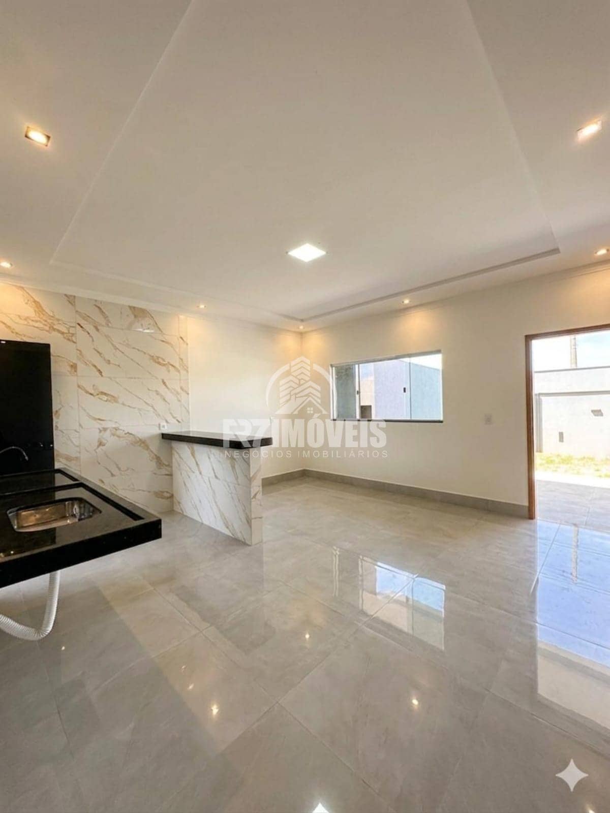 CASA COM QUINTAL NO SETOR BRISAS DA MATA - GOIÂNIA/GO