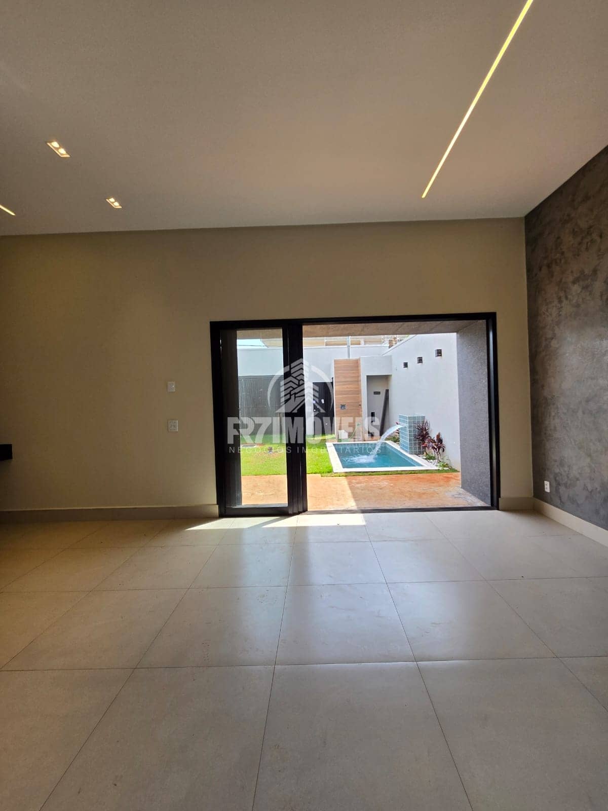 CASA COM PISCINA NO BALNEÁRIO MEIA PONTE - GOIÂNIA/GO