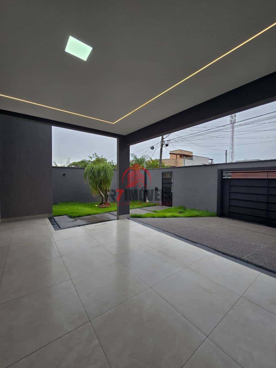 CASA 3 SUÍTES, QUINTAL AMPLO E PISCINA AQUECIDA NO SETOR GOIÂNIA 2