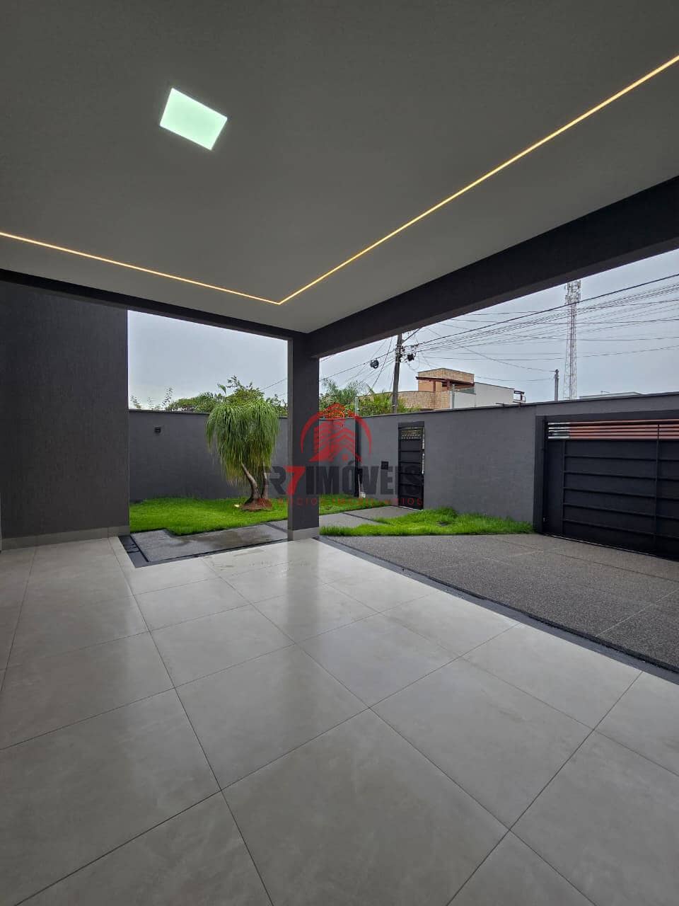 CASA 3 SUÍTES, QUINTAL AMPLO E PISCINA AQUECIDA NO SETOR GOIÂNIA 2