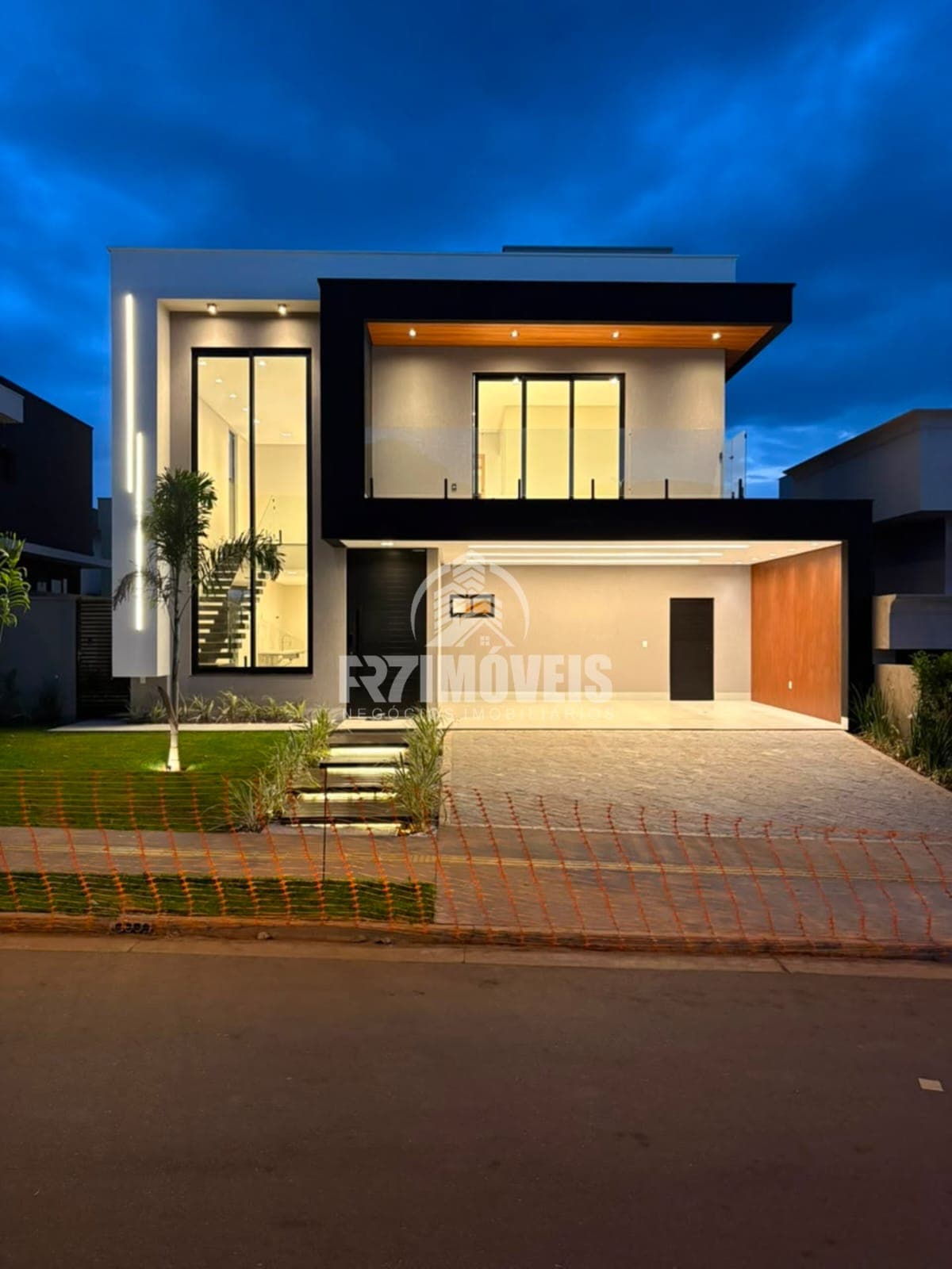 CASA DE ALTO PADRÃO NO CONDOMÍNIO VILLAGIO TOSCANA - GOIÂNIA/GO