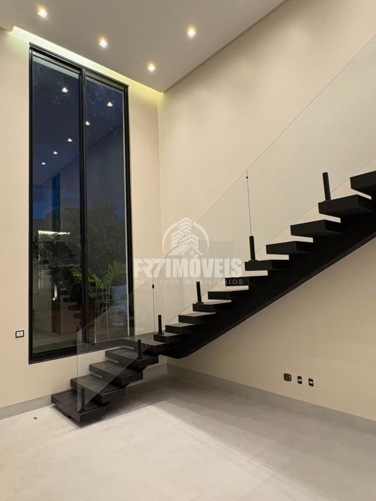 CASA DE ALTO PADRÃO NO CONDOMÍNIO VILLAGIO TOSCANA - GOIÂNIA/GO